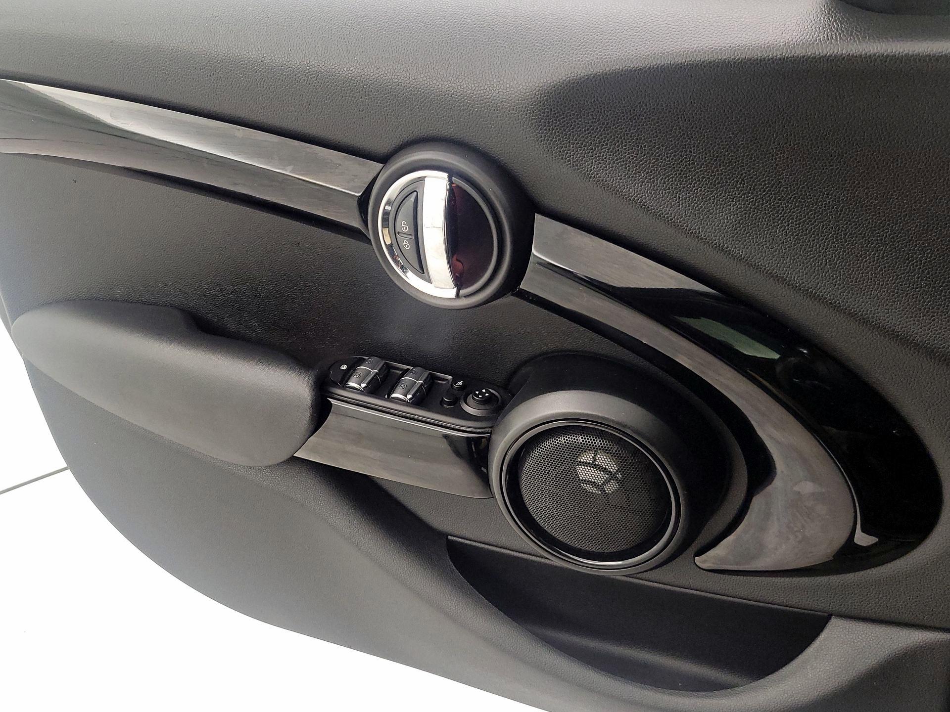 Thumbnail: 2017 MINI Cooper Hardtop - 12