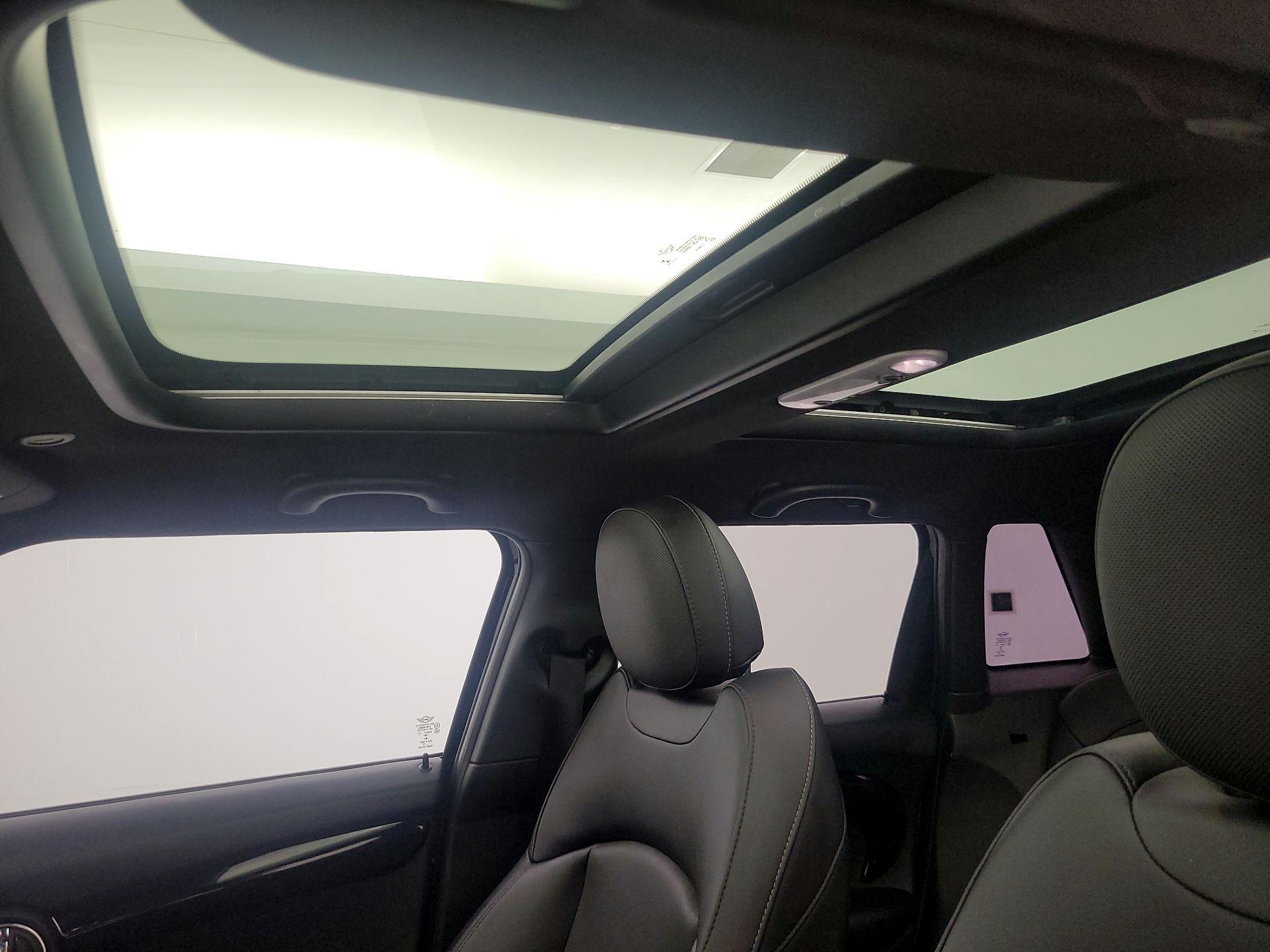 Thumbnail: 2017 MINI Cooper Hardtop - 18