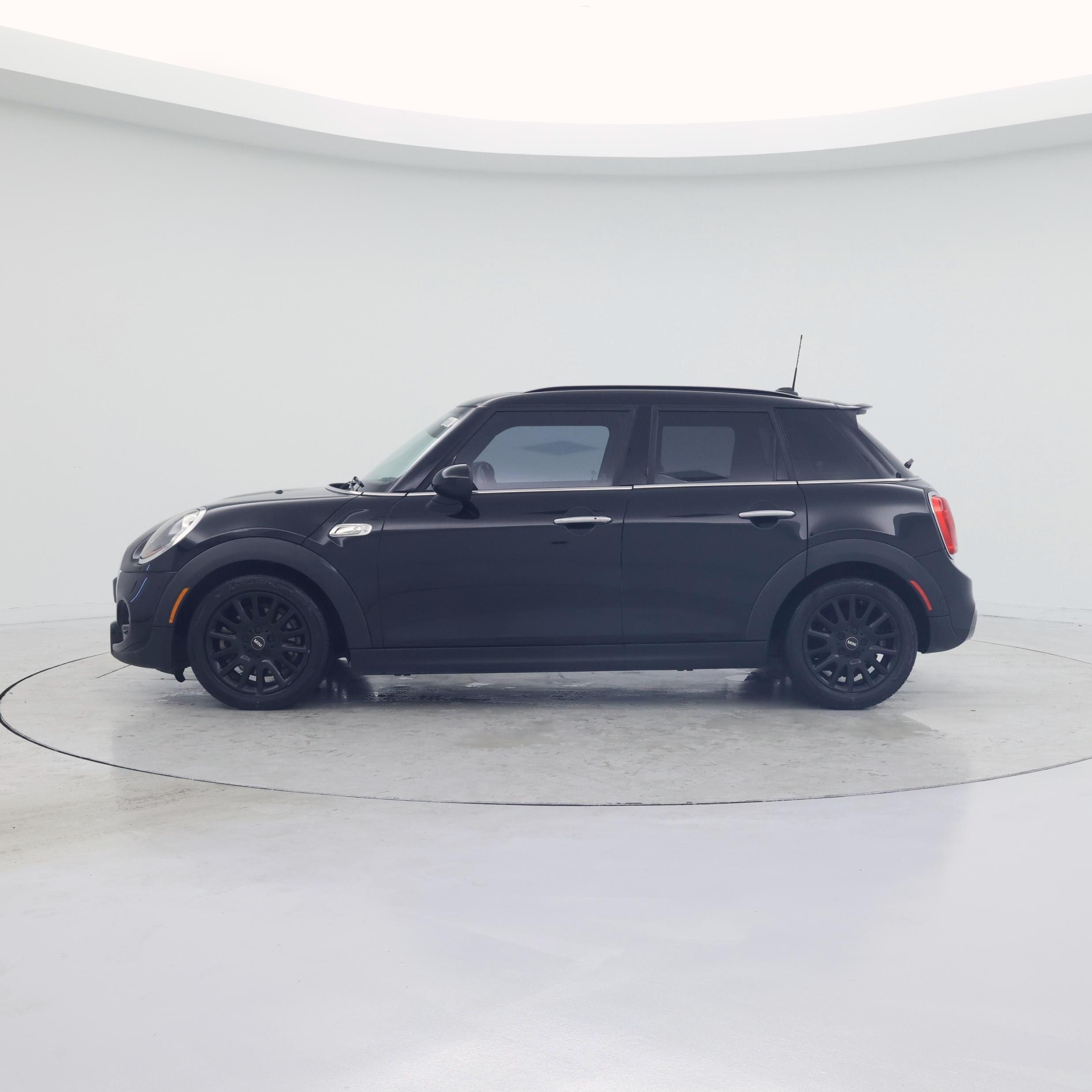 Thumbnail: 2017 MINI Cooper Hardtop - 3