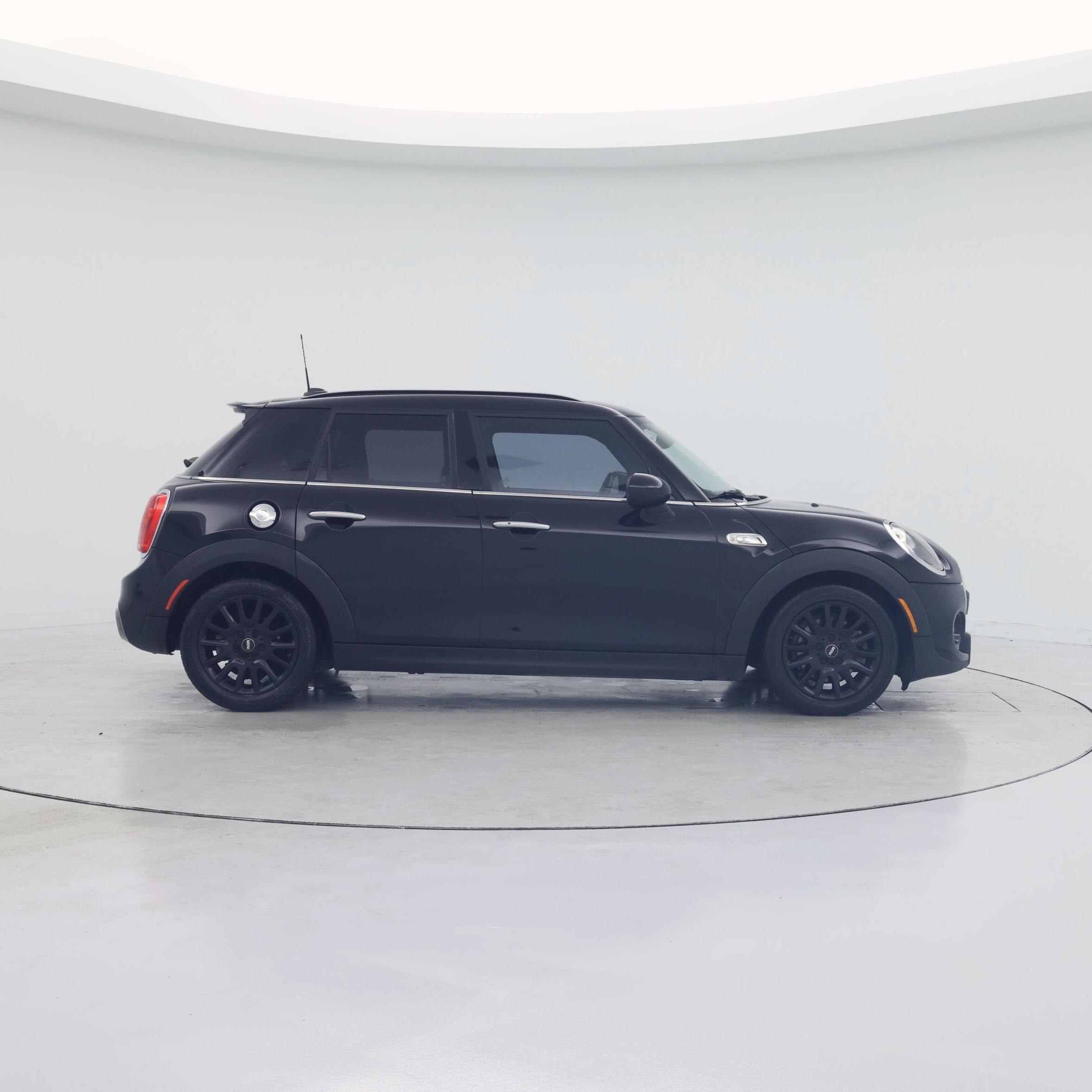 Thumbnail: 2017 MINI Cooper Hardtop - 7