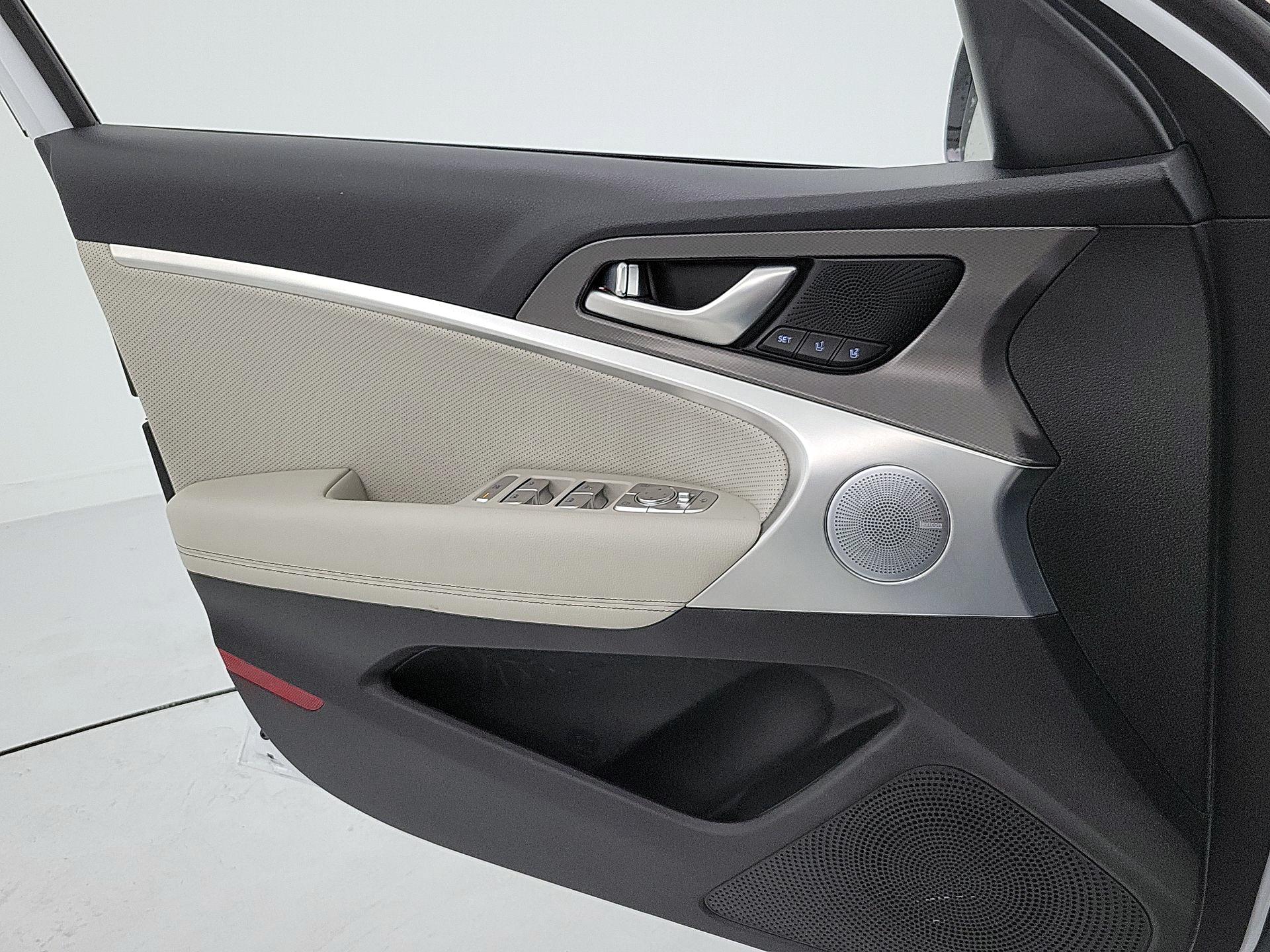 Thumbnail: 2025 Genesis G70 - 12