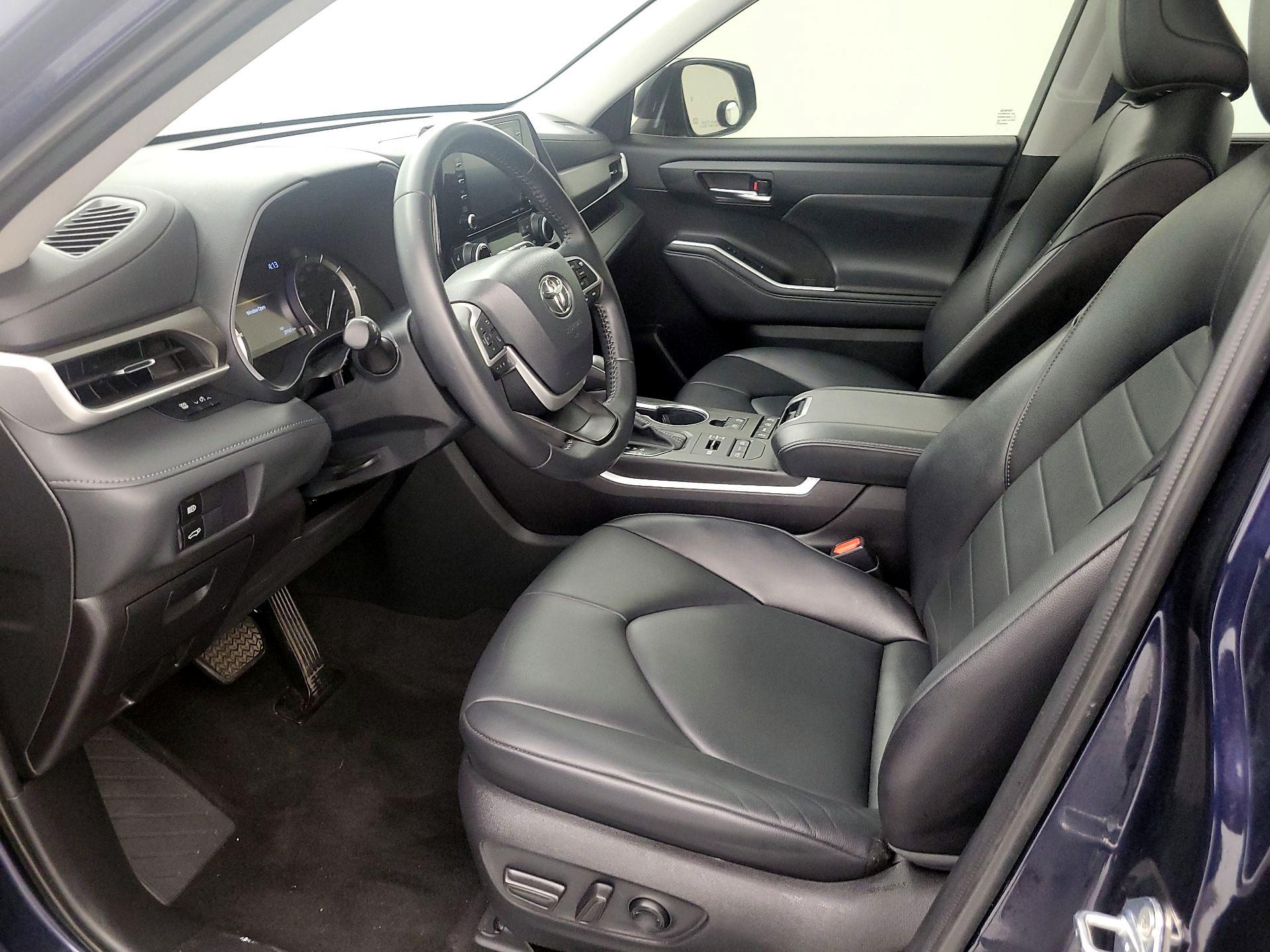 Thumbnail: 2022 Toyota Highlander - 11