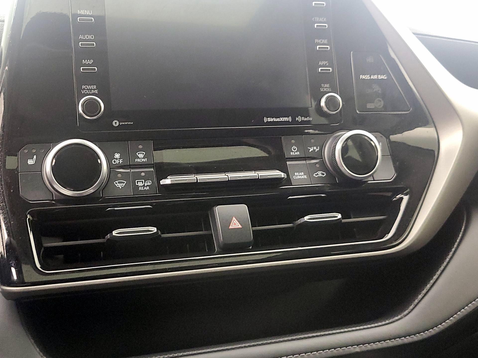 Thumbnail: 2022 Toyota Highlander - 16