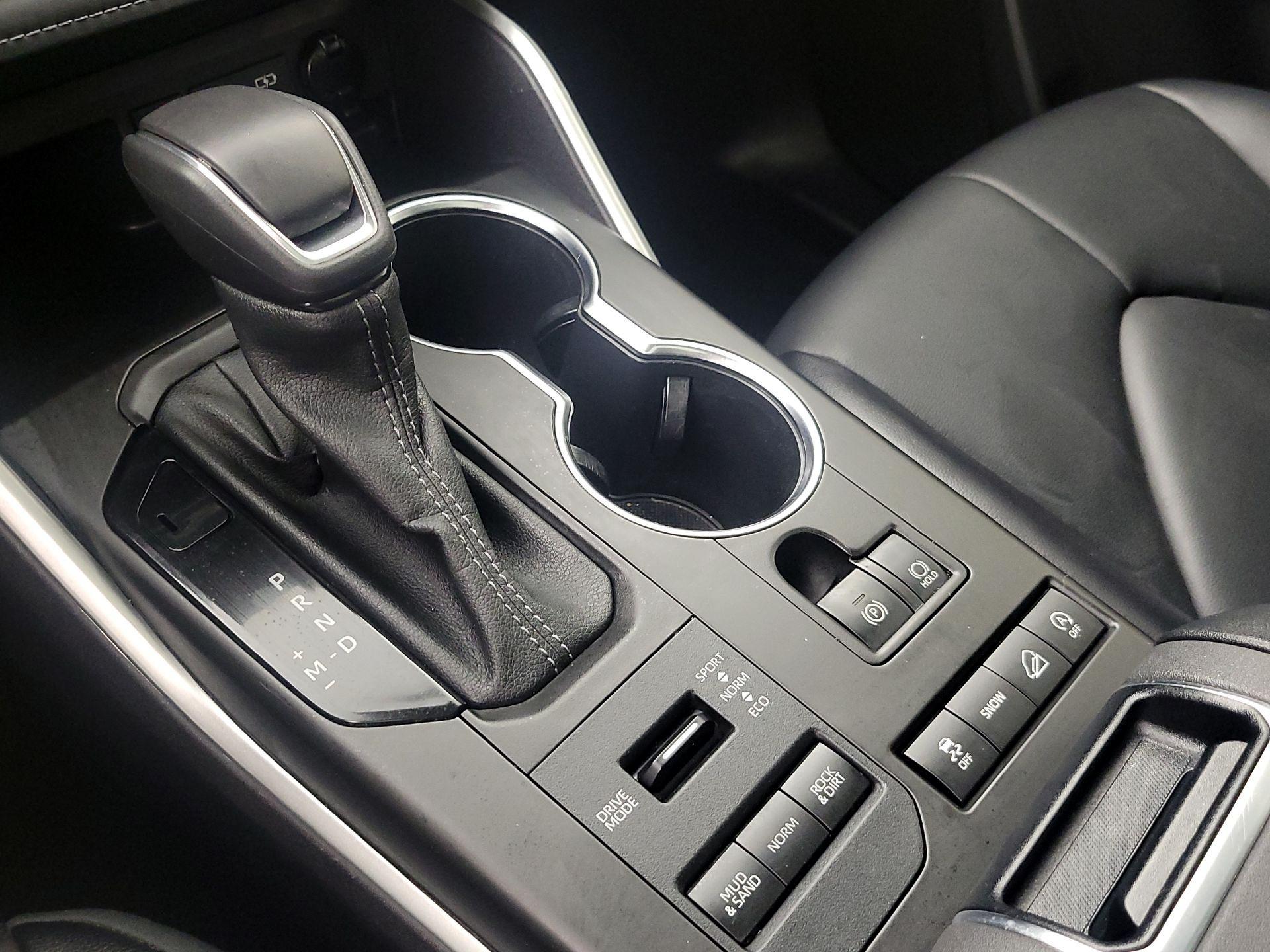 Thumbnail: 2022 Toyota Highlander - 17