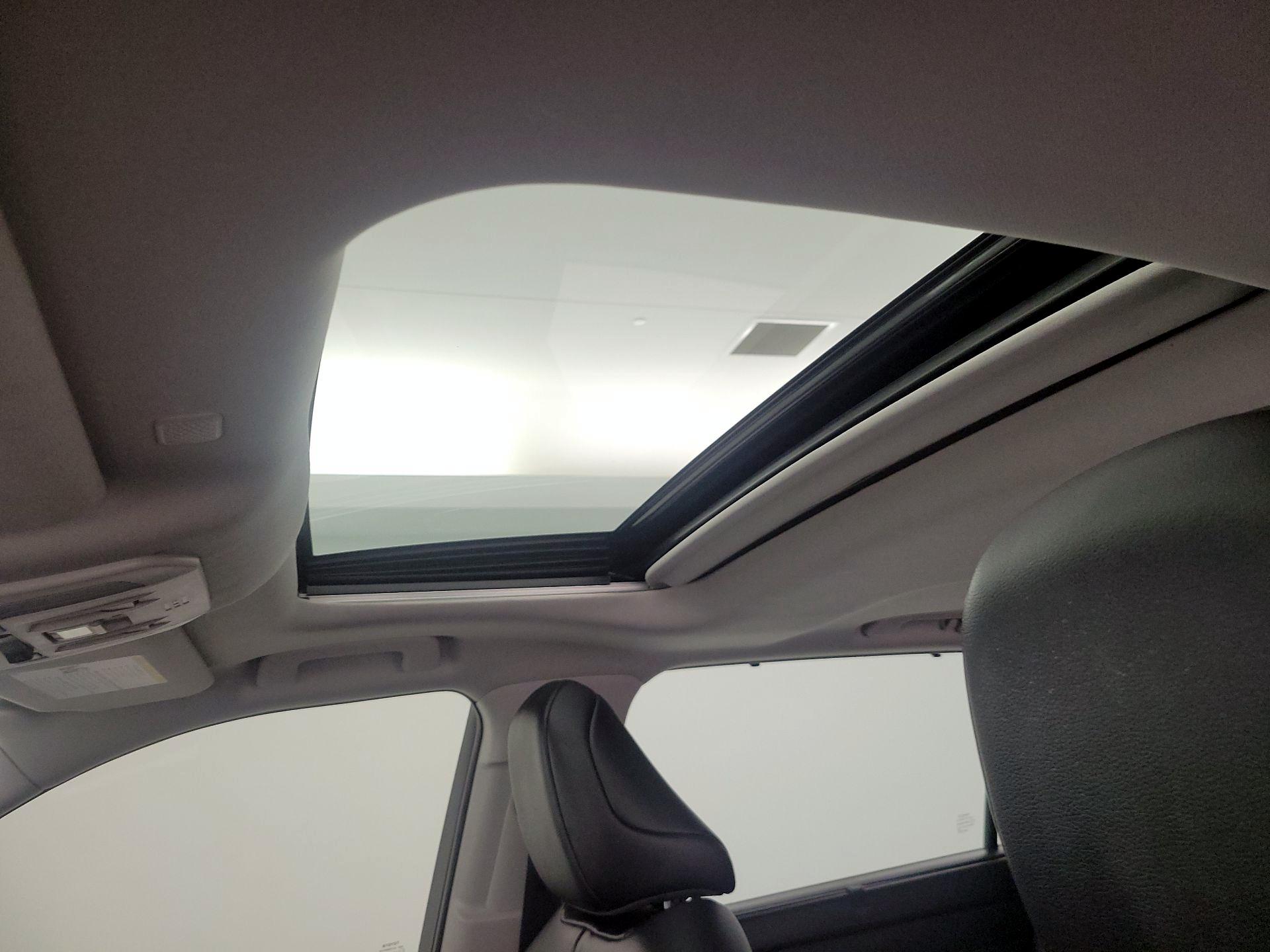 Thumbnail: 2022 Toyota Highlander - 19