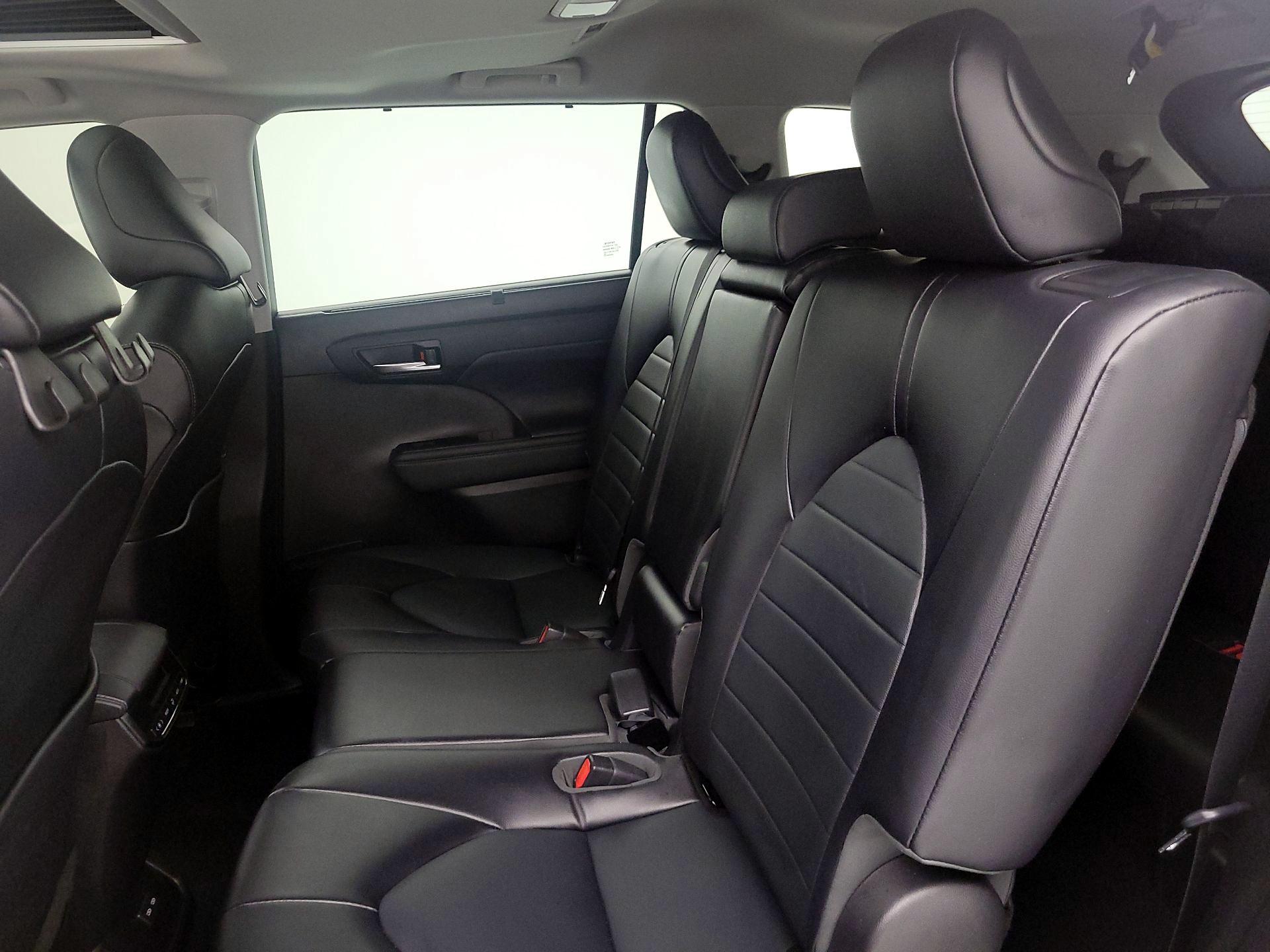 Thumbnail: 2022 Toyota Highlander - 20