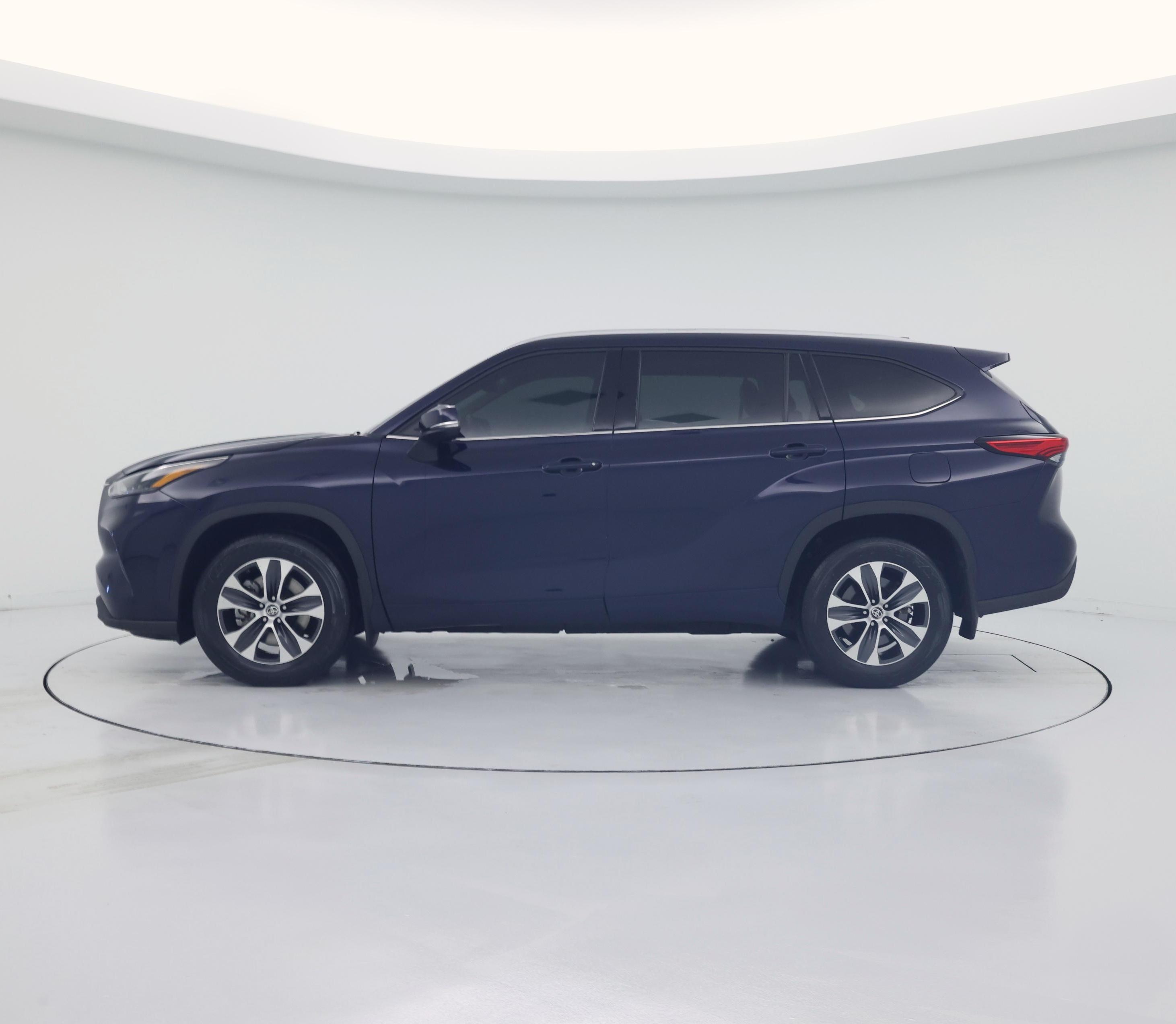 Thumbnail: 2022 Toyota Highlander - 3
