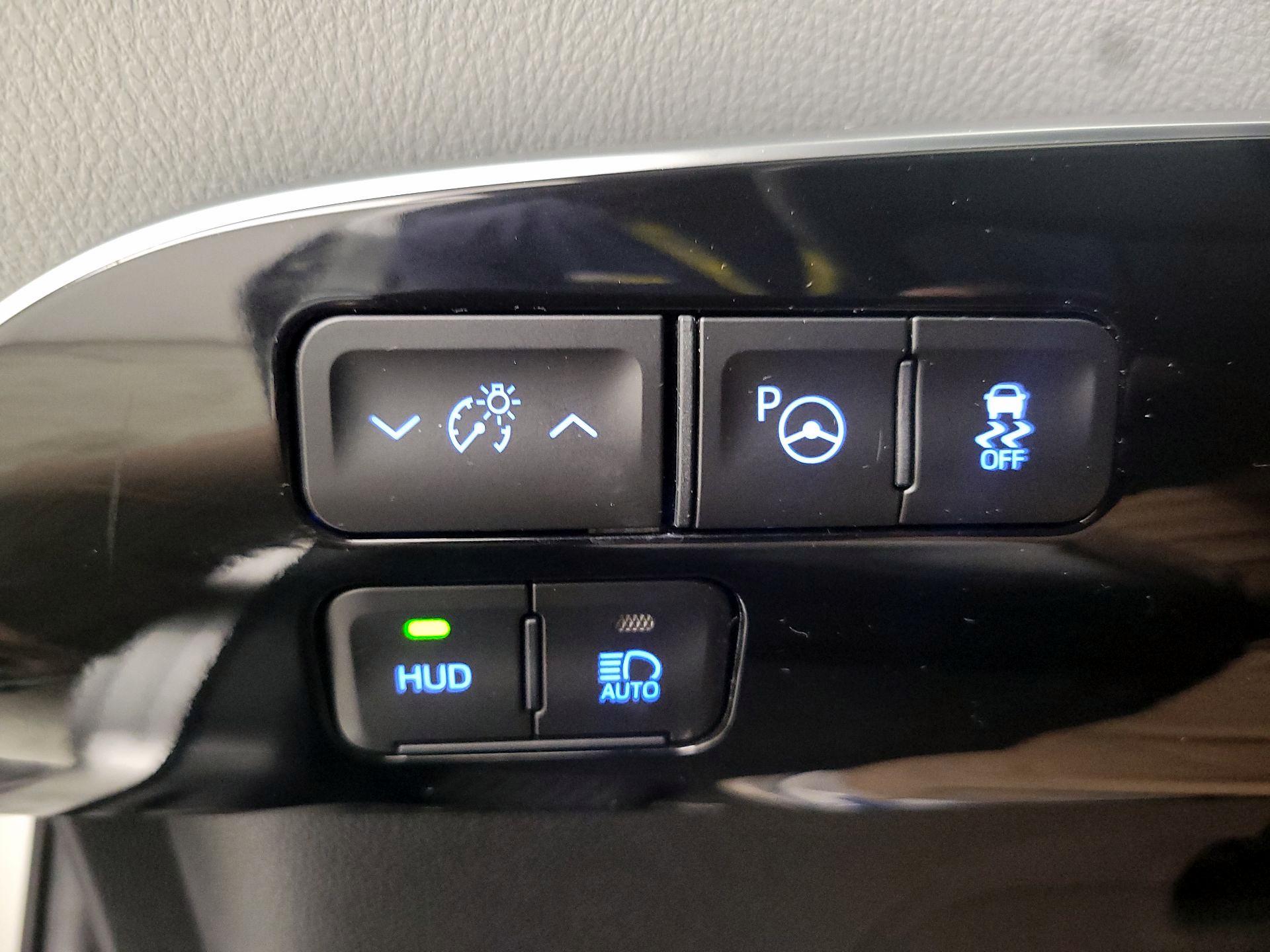 Thumbnail: 2020 Toyota Prius - 13