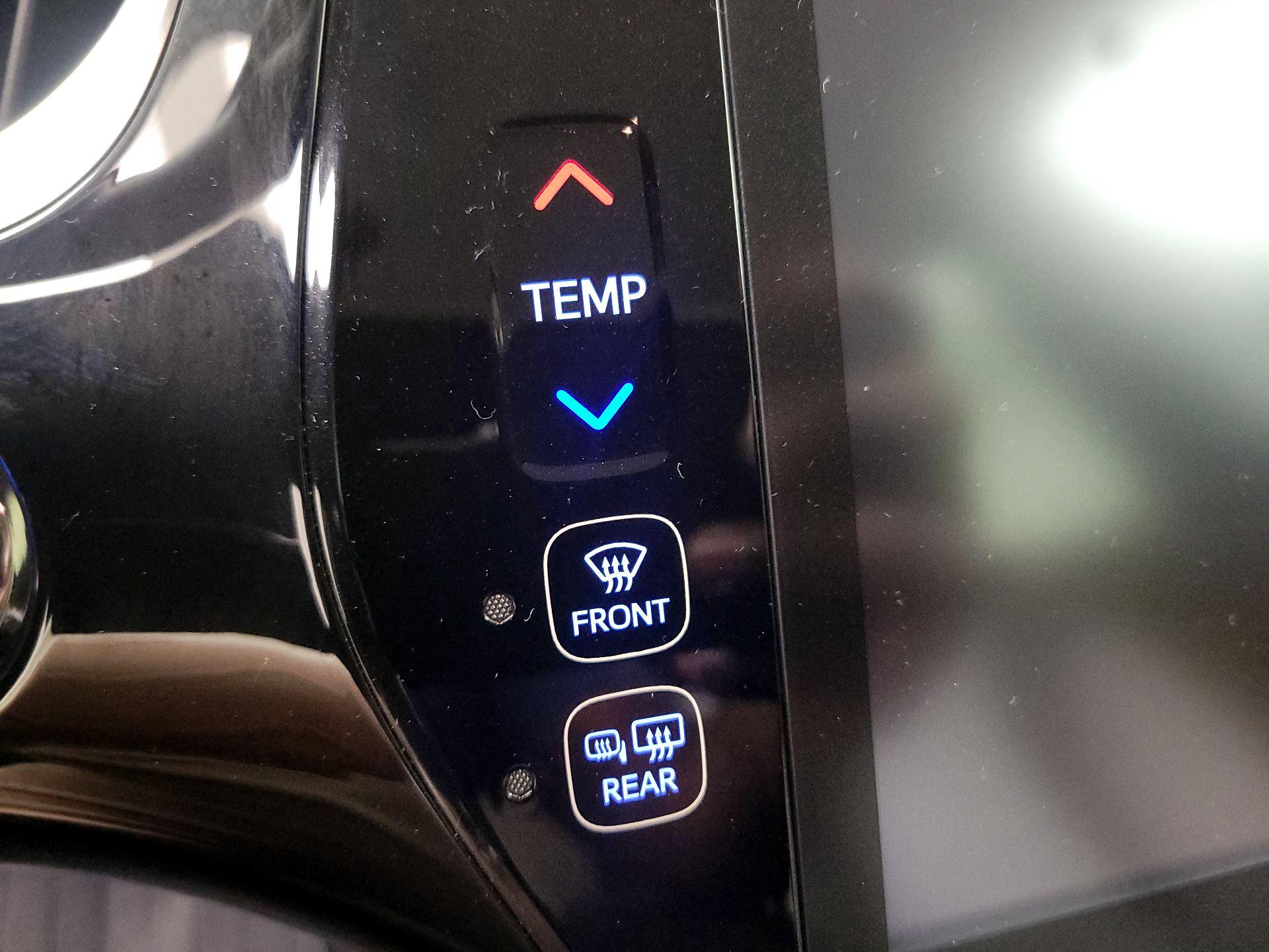 Thumbnail: 2020 Toyota Prius - 17