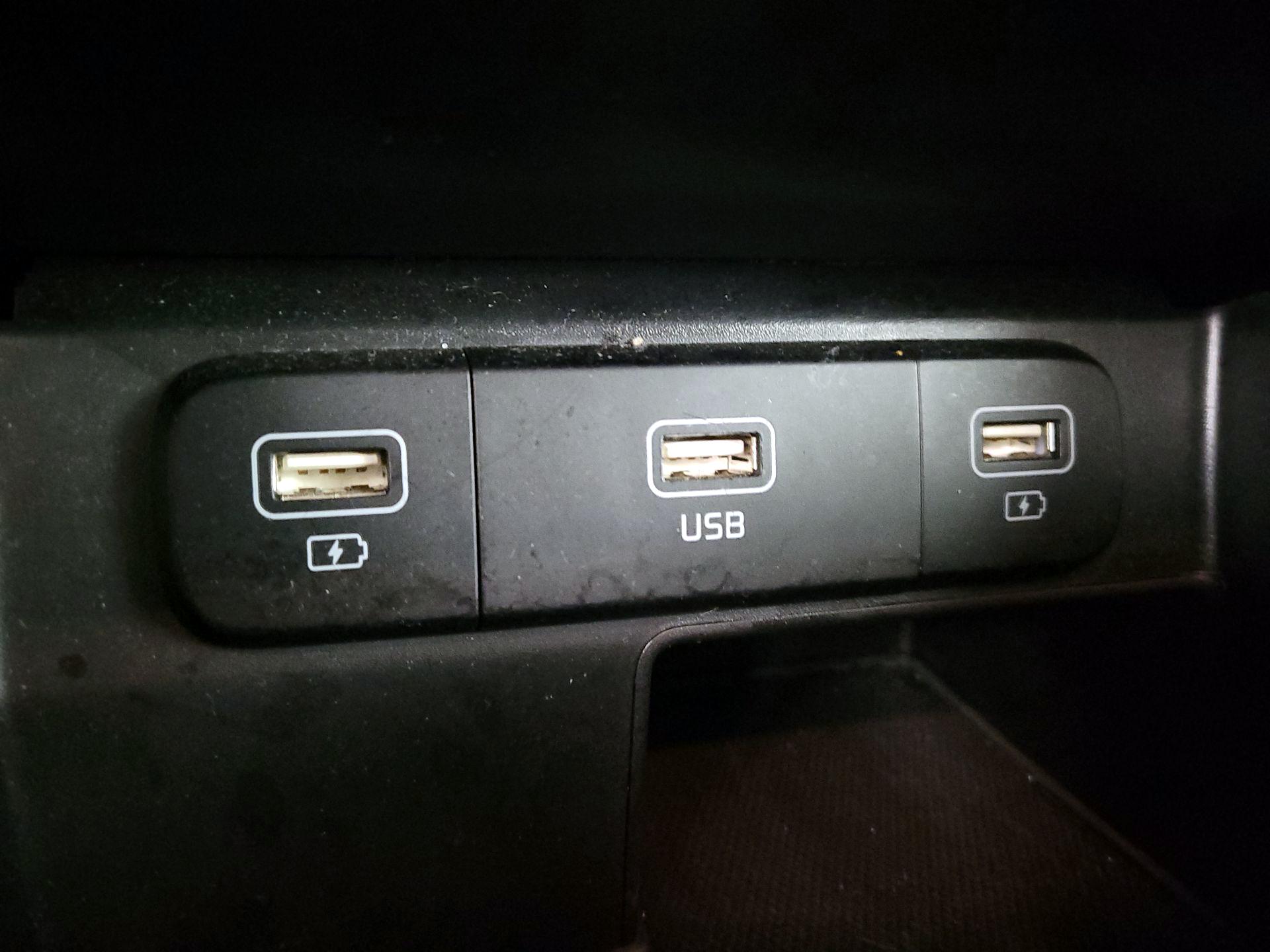 Thumbnail: 2022 Kia Sorento - 19