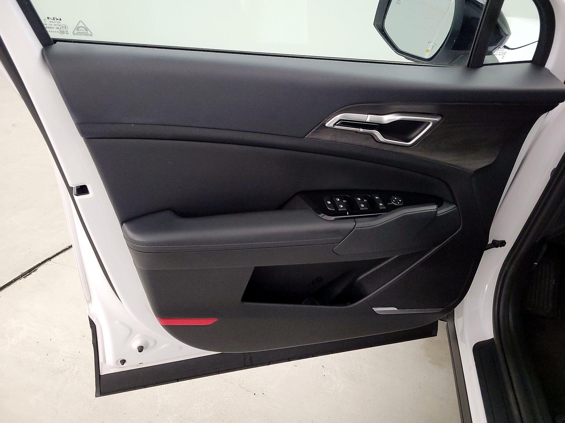 Thumbnail: 2023 Kia Sportage - 12