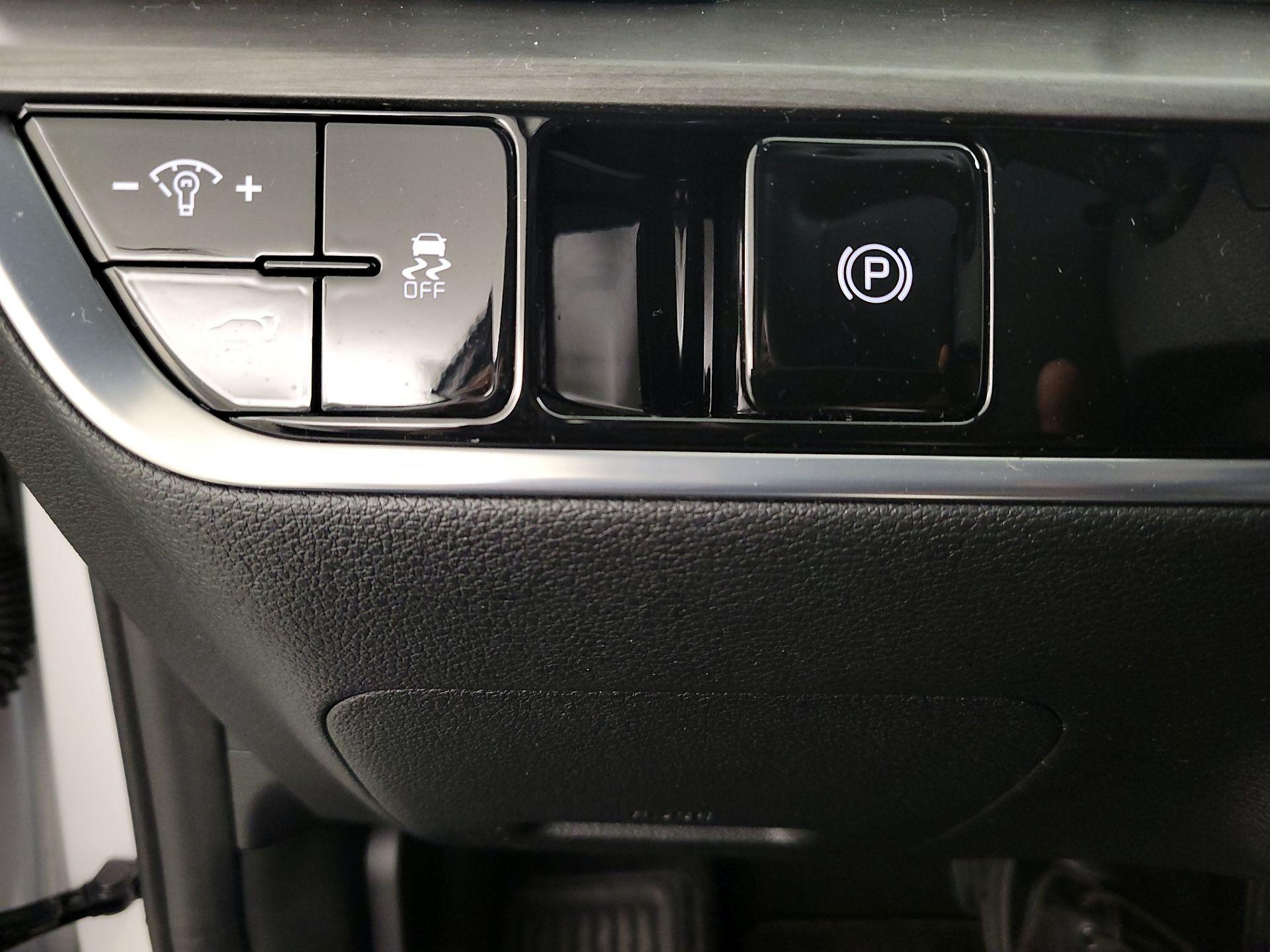 Thumbnail: 2023 Kia Sportage - 13