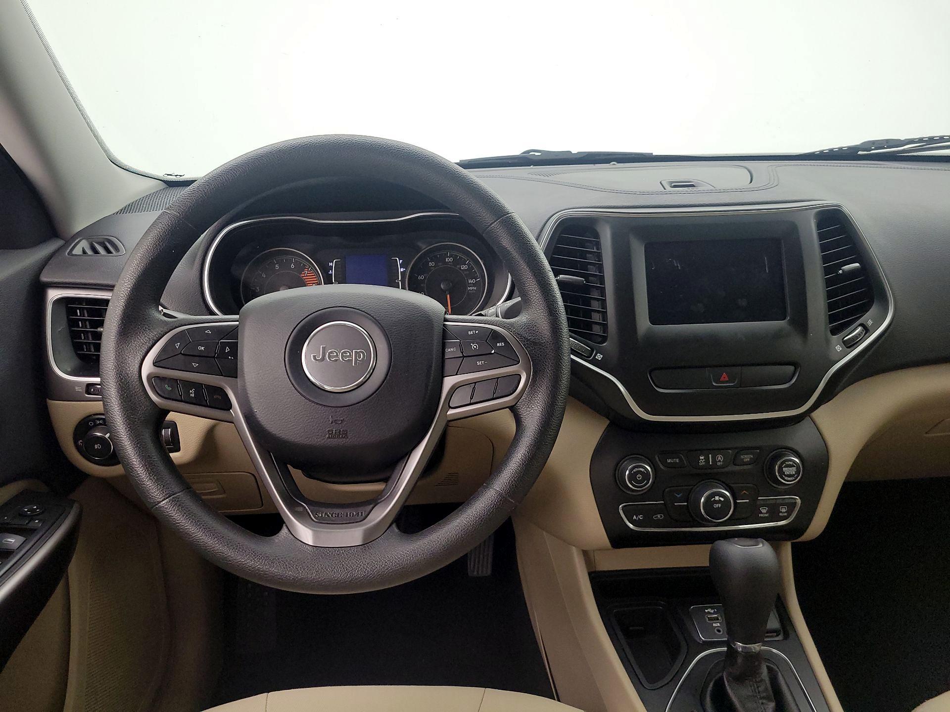 Thumbnail: 2019 Jeep Cherokee - 10