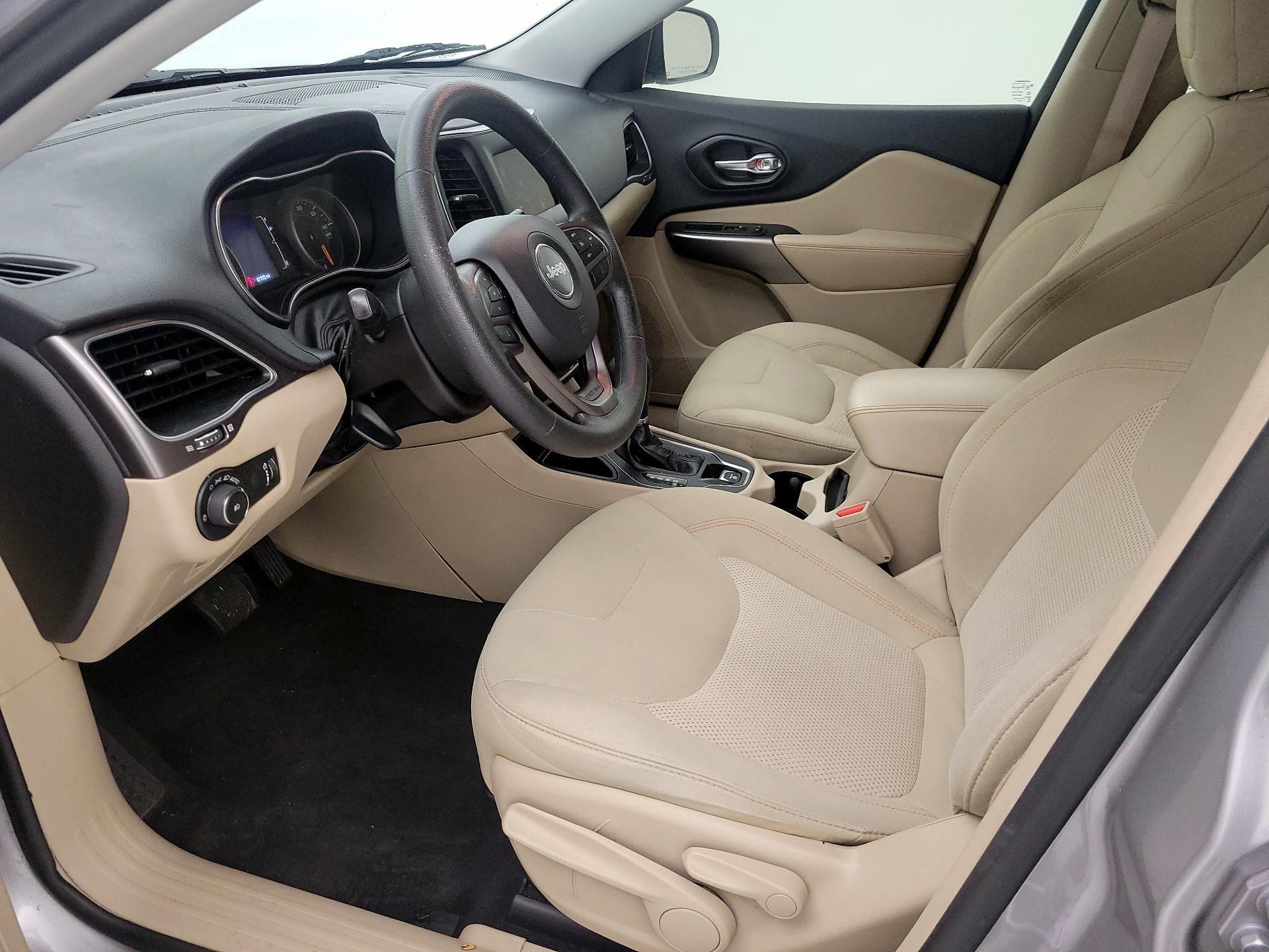 Thumbnail: 2019 Jeep Cherokee - 11