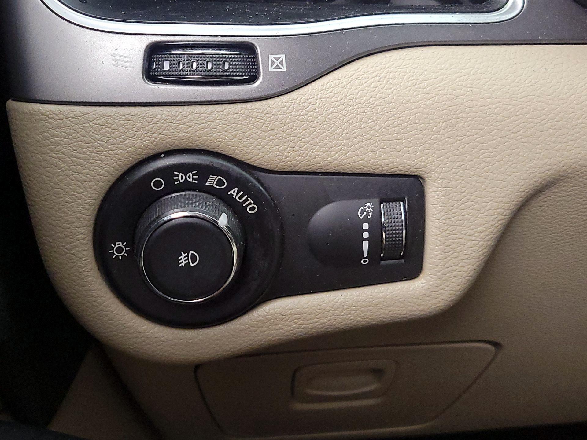 Thumbnail: 2019 Jeep Cherokee - 13