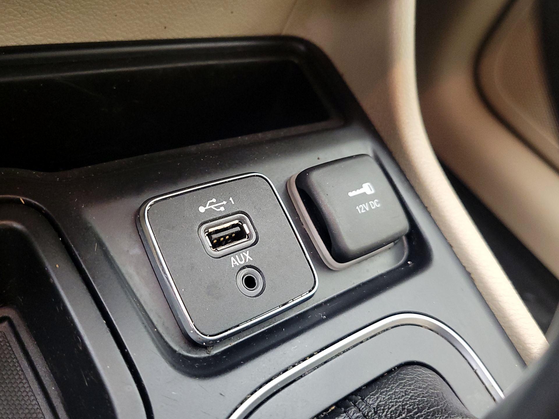 Thumbnail: 2019 Jeep Cherokee - 18