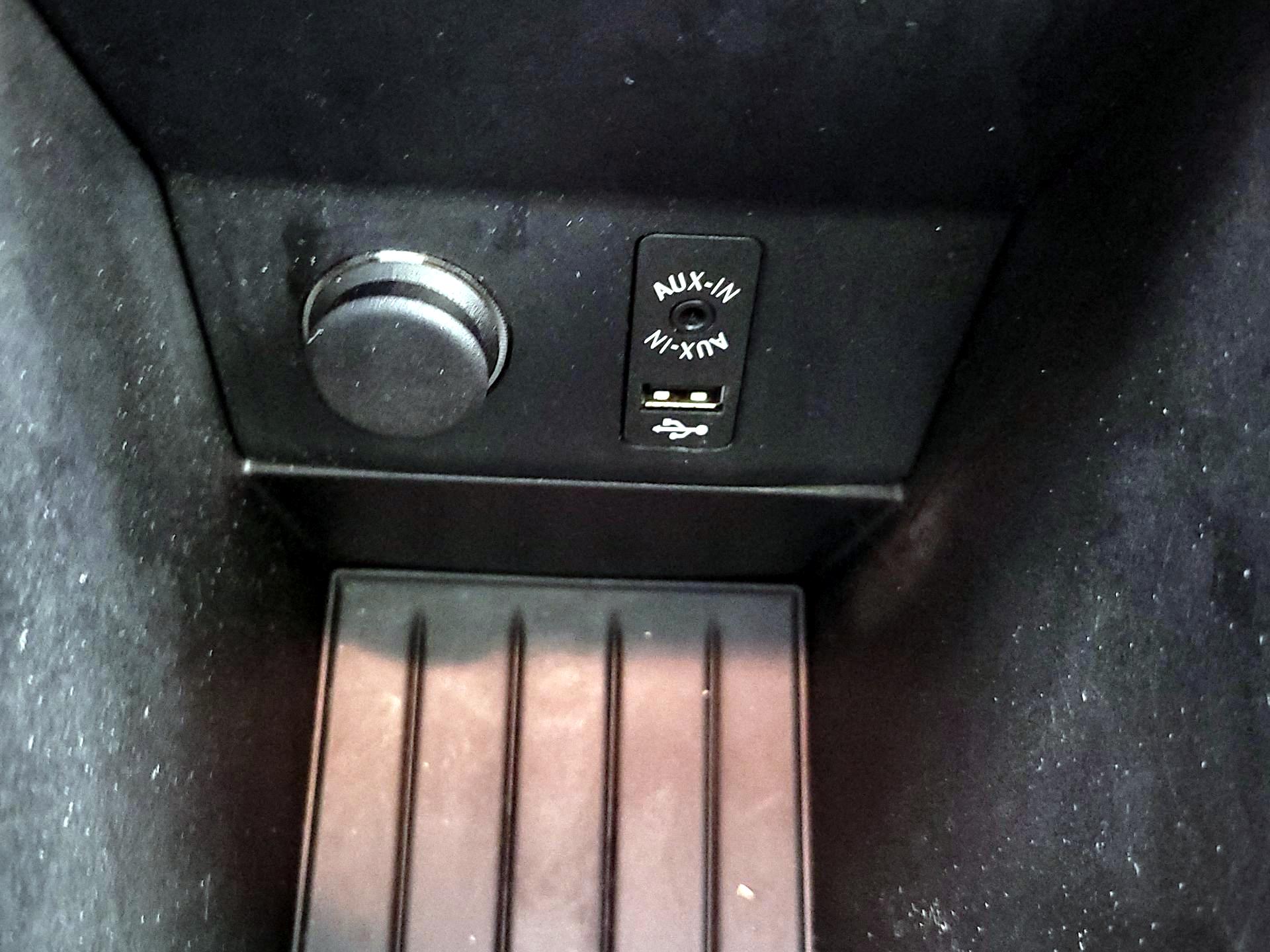 Thumbnail: 2017 BMW i3 - 19