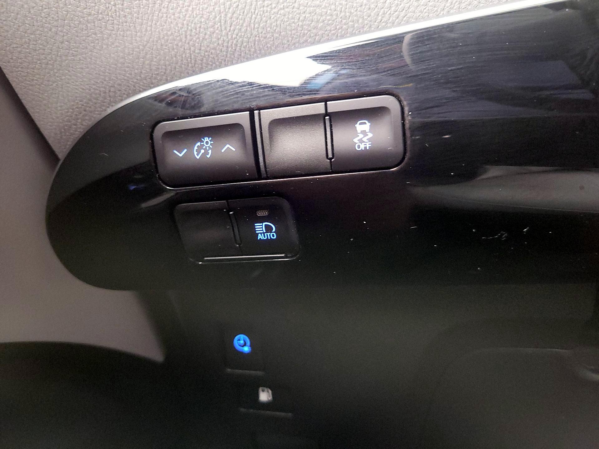 Thumbnail: 2021 Toyota Prius Prime - 13