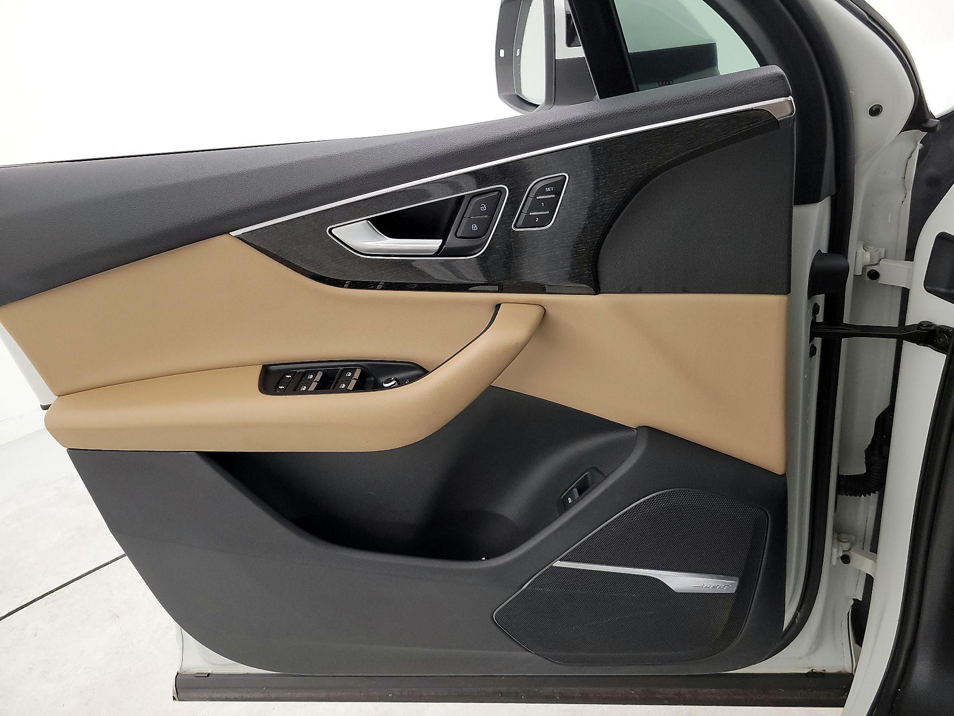 Thumbnail: 2020 Audi Q7 - 12