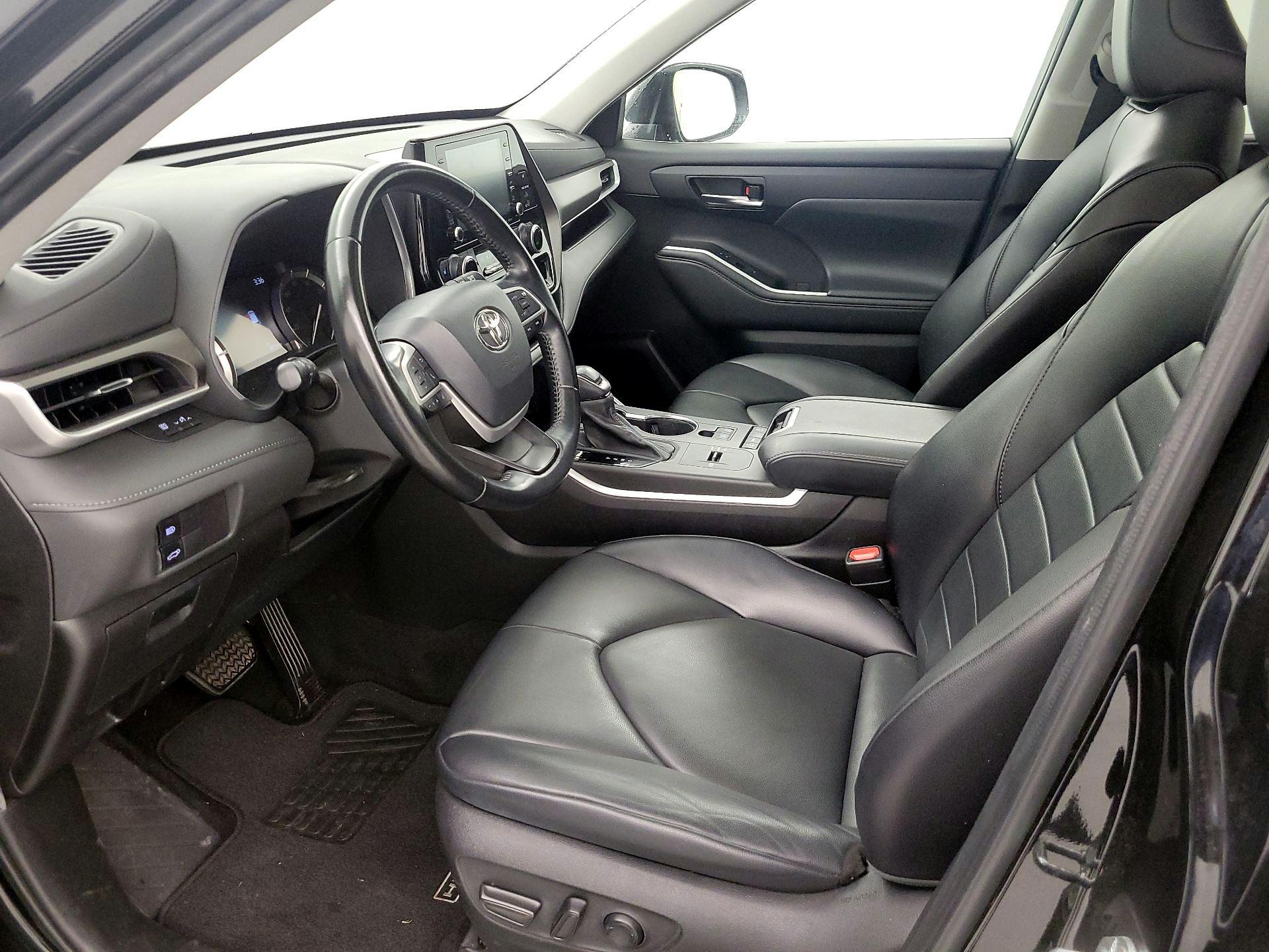 Thumbnail: 2022 Toyota Highlander - 11