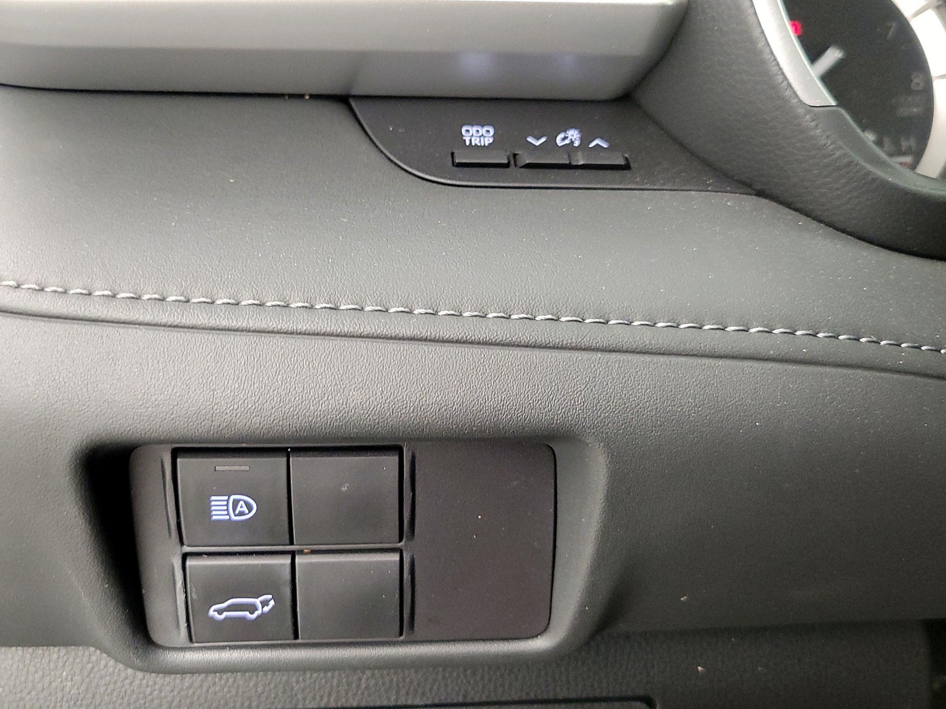 Thumbnail: 2022 Toyota Highlander - 13