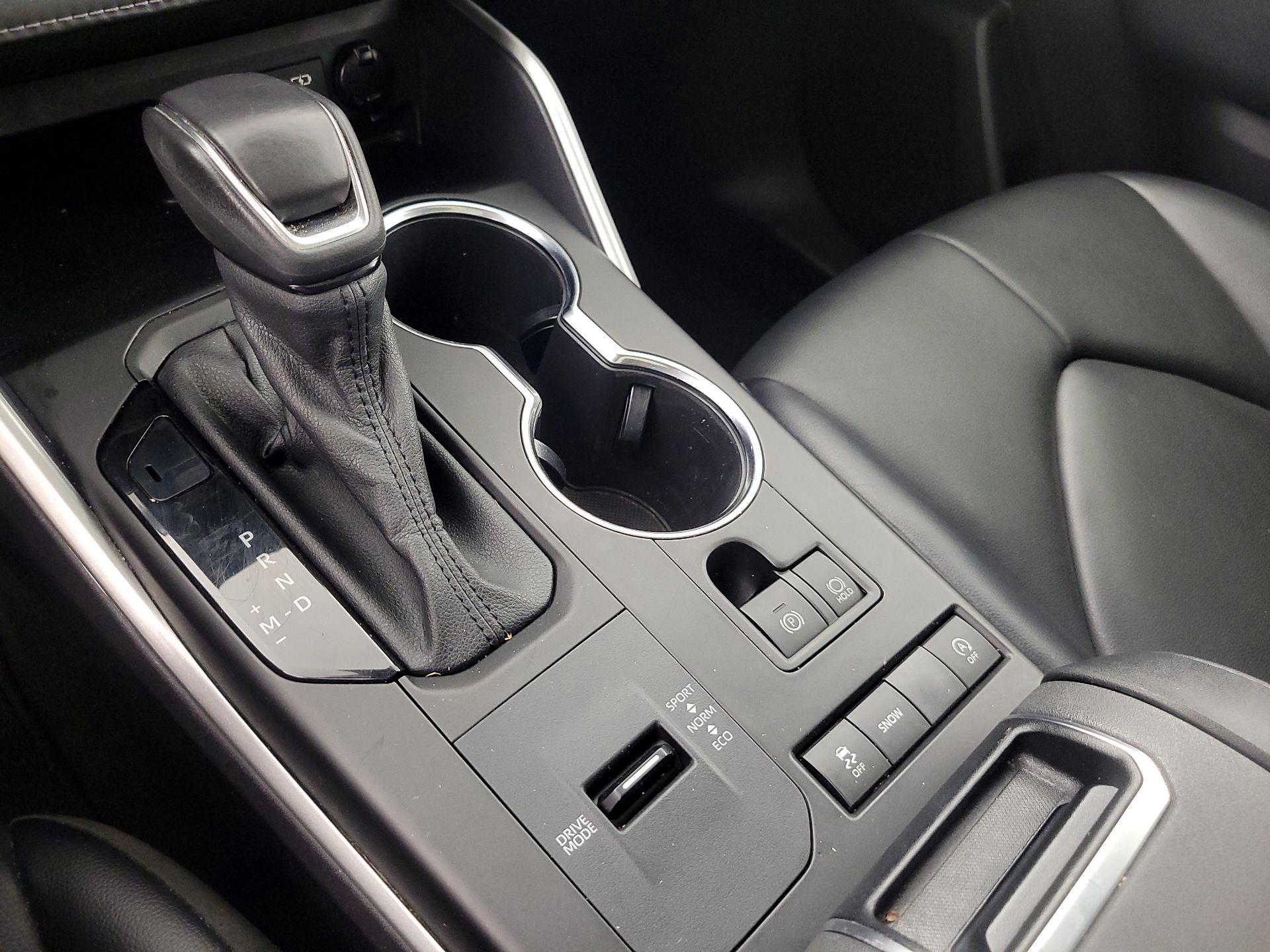 Thumbnail: 2022 Toyota Highlander - 17