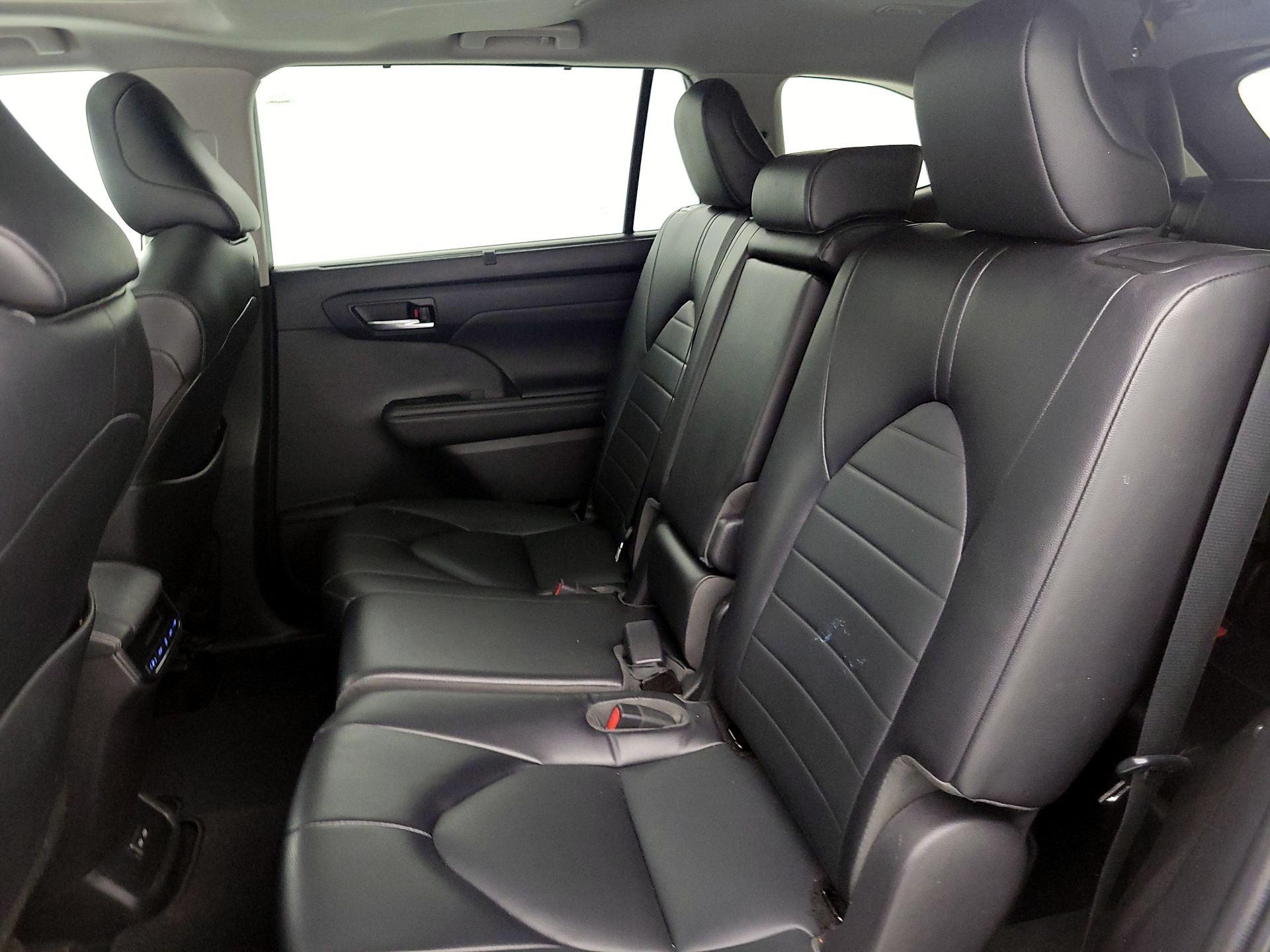 Thumbnail: 2022 Toyota Highlander - 20