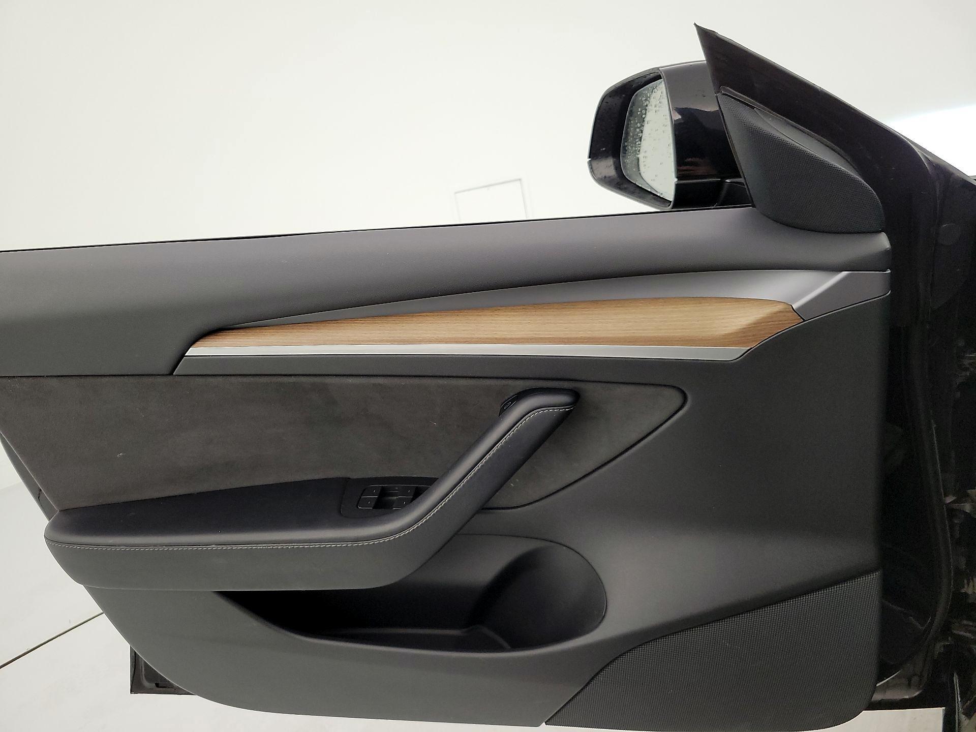 Thumbnail: 2022 Tesla Model 3 - 12