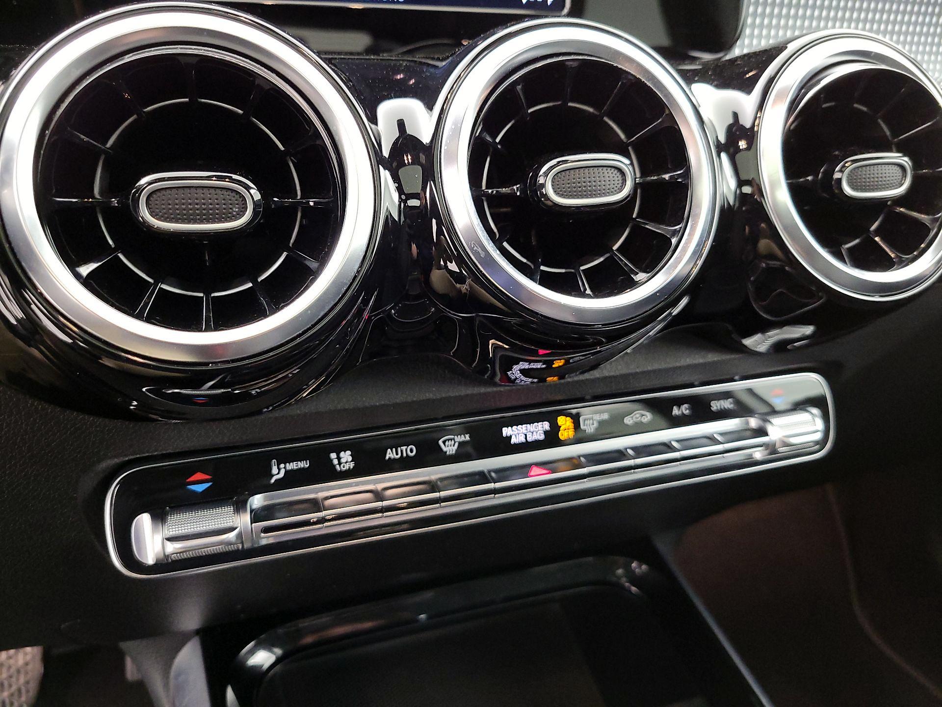Thumbnail: 2023 Mercedes-Benz GLB - 16