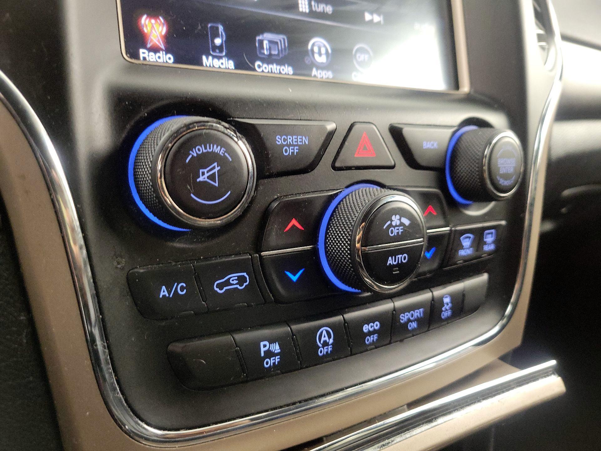 Thumbnail: 2016 Jeep Grand Cherokee - 17