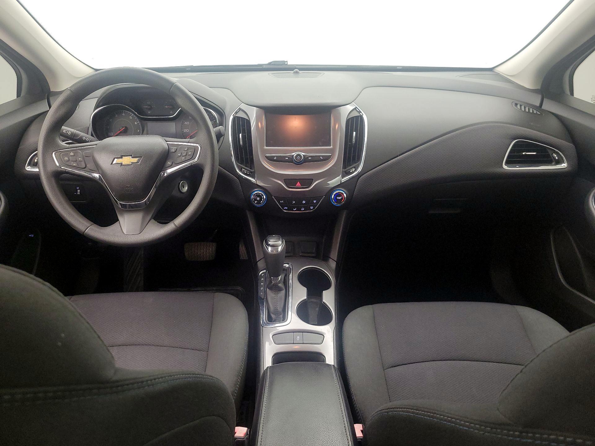 Thumbnail: 2017 Chevrolet Cruze - 9