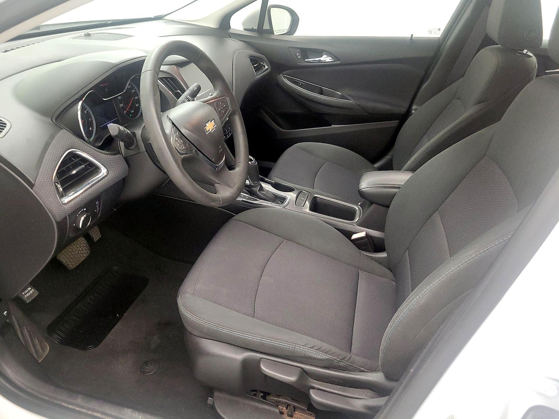 Thumbnail: 2017 Chevrolet Cruze - 11