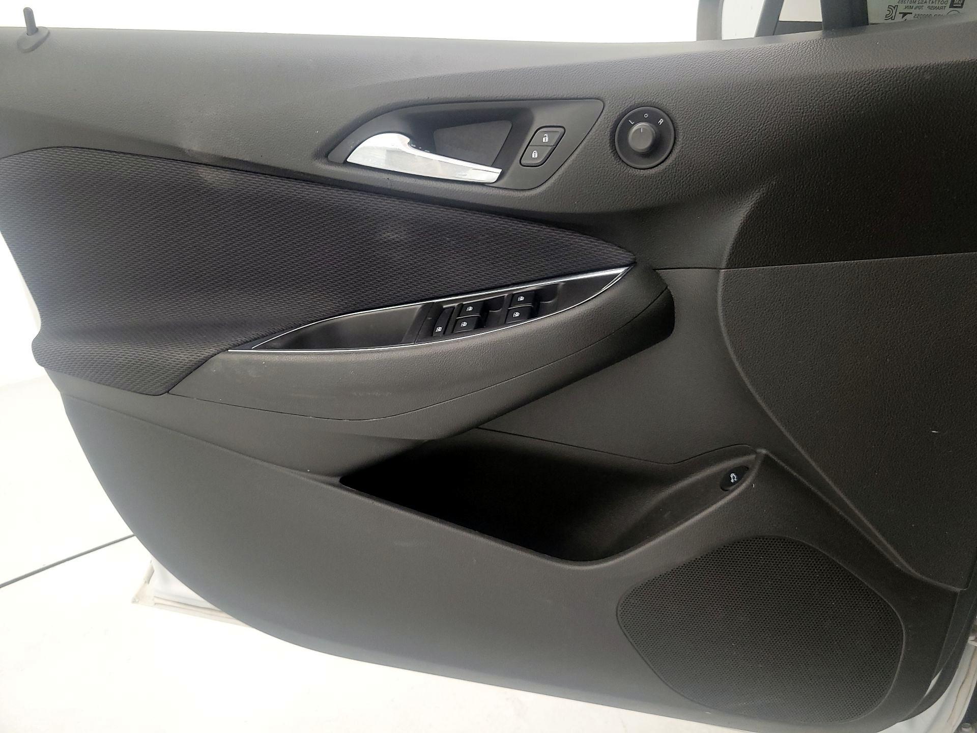 Thumbnail: 2017 Chevrolet Cruze - 12