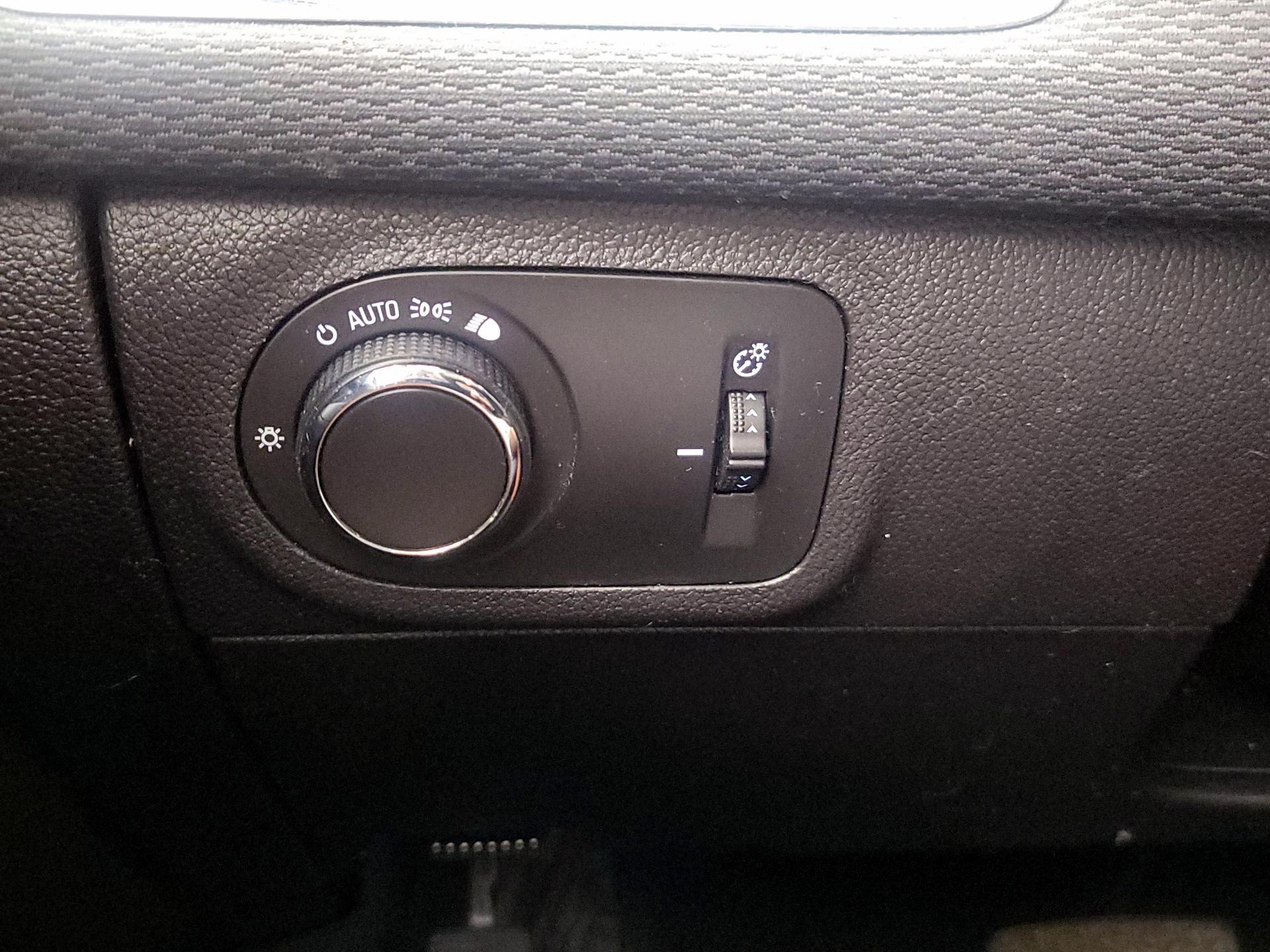 Thumbnail: 2017 Chevrolet Cruze - 13