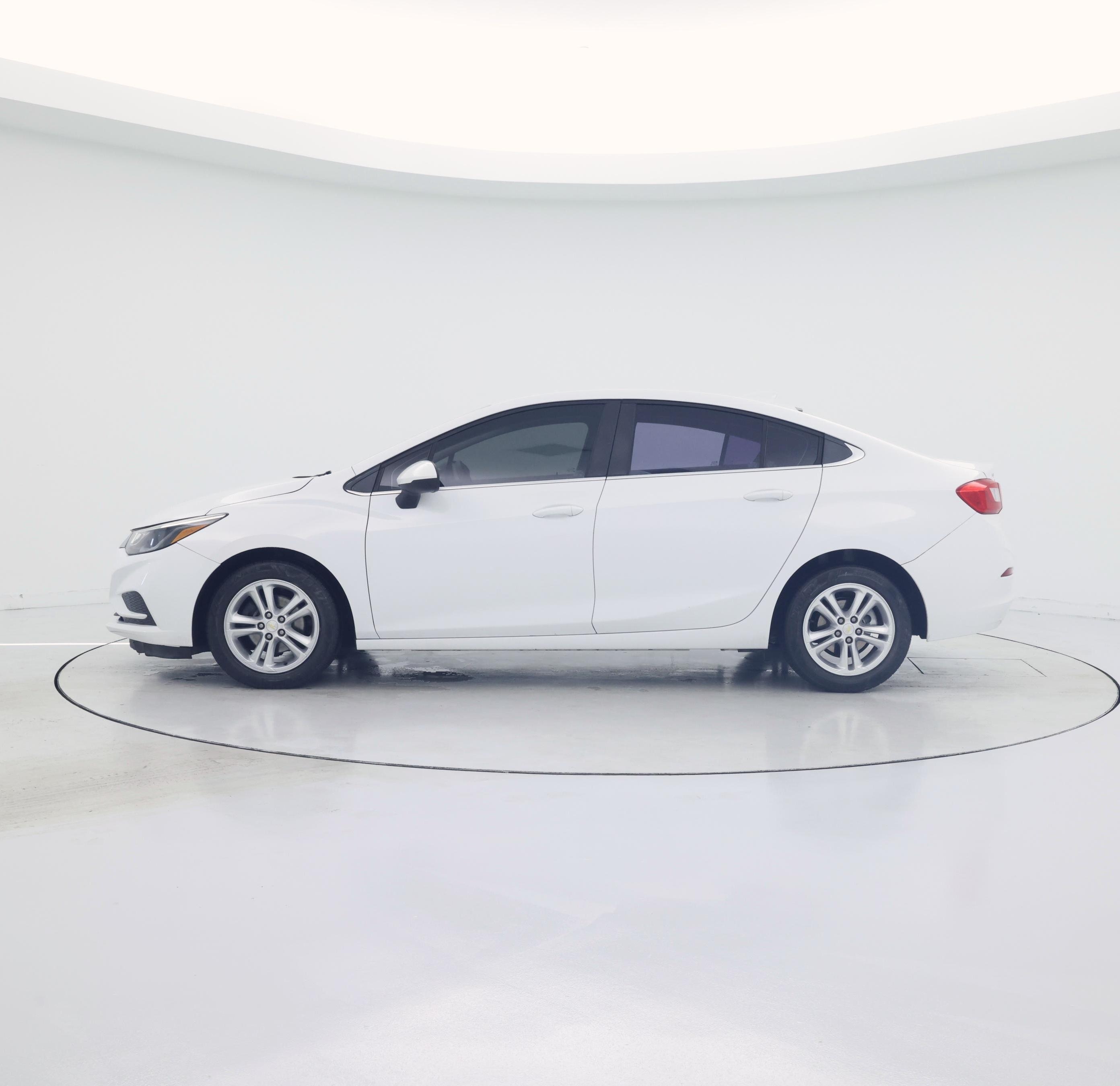 Thumbnail: 2017 Chevrolet Cruze - 3