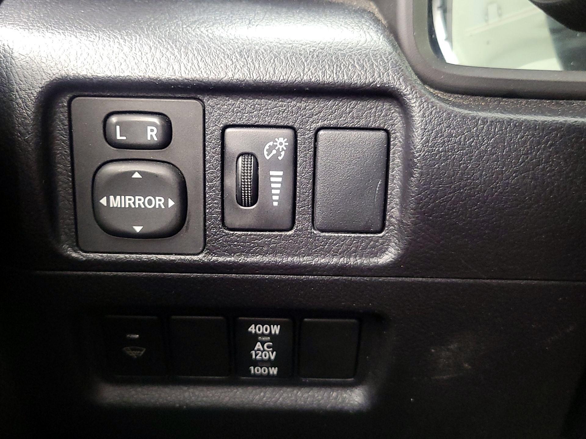 Thumbnail: 2014 Toyota 4Runner - 13