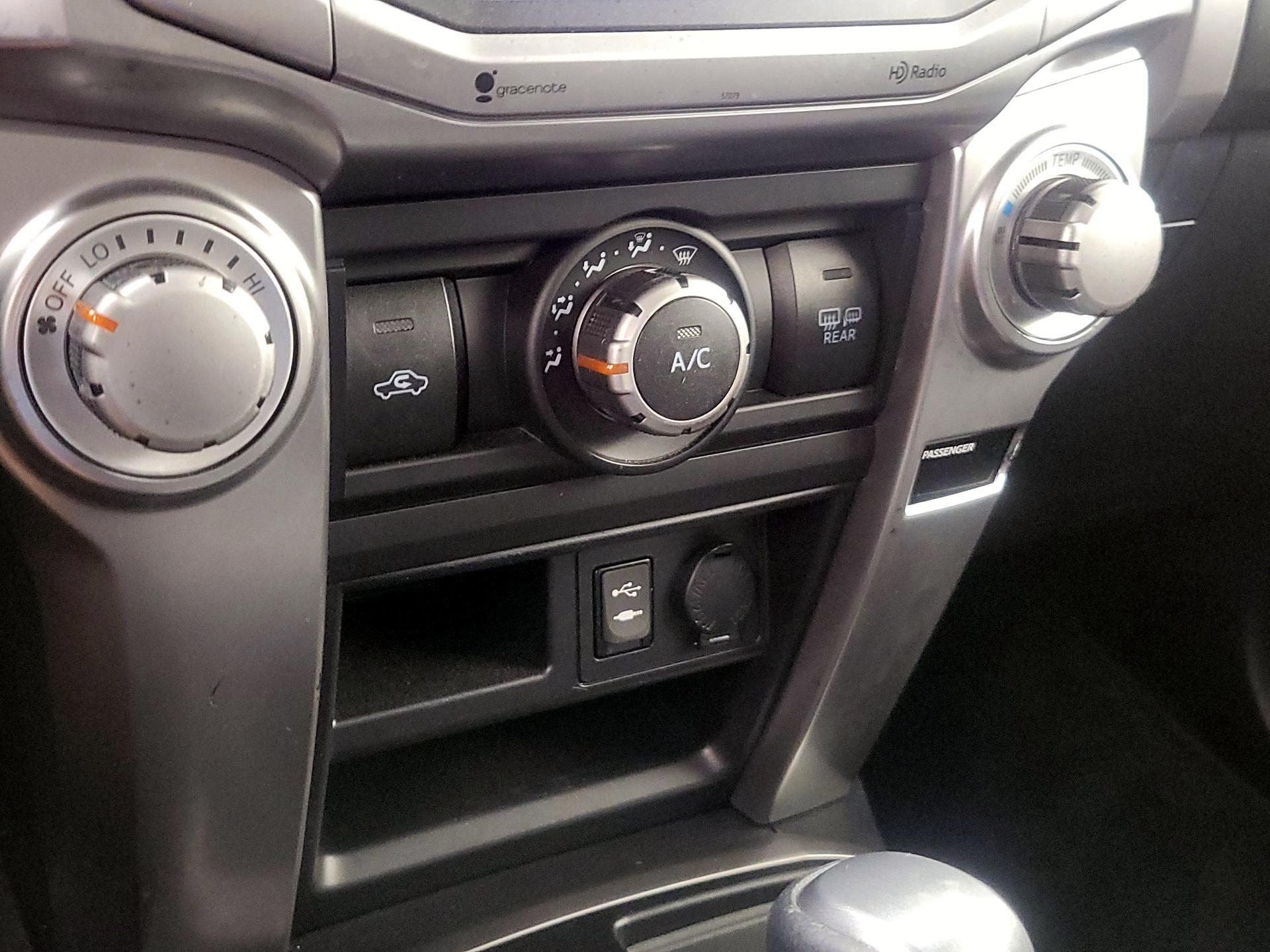 Thumbnail: 2014 Toyota 4Runner - 16