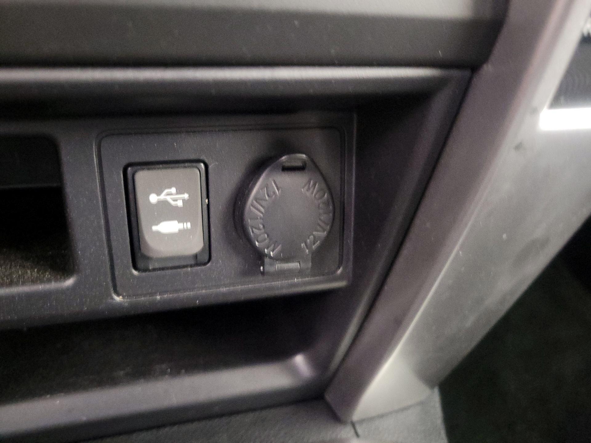 Thumbnail: 2014 Toyota 4Runner - 18