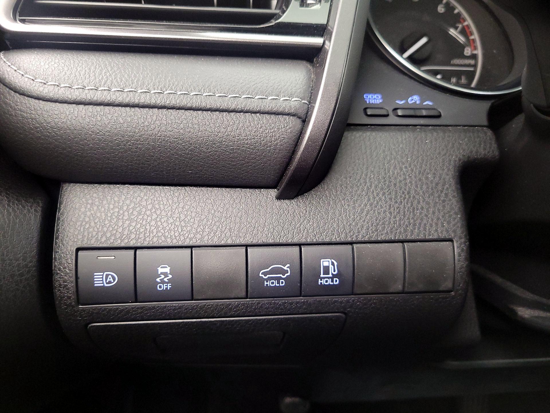 Thumbnail: 2020 Toyota Camry - 13