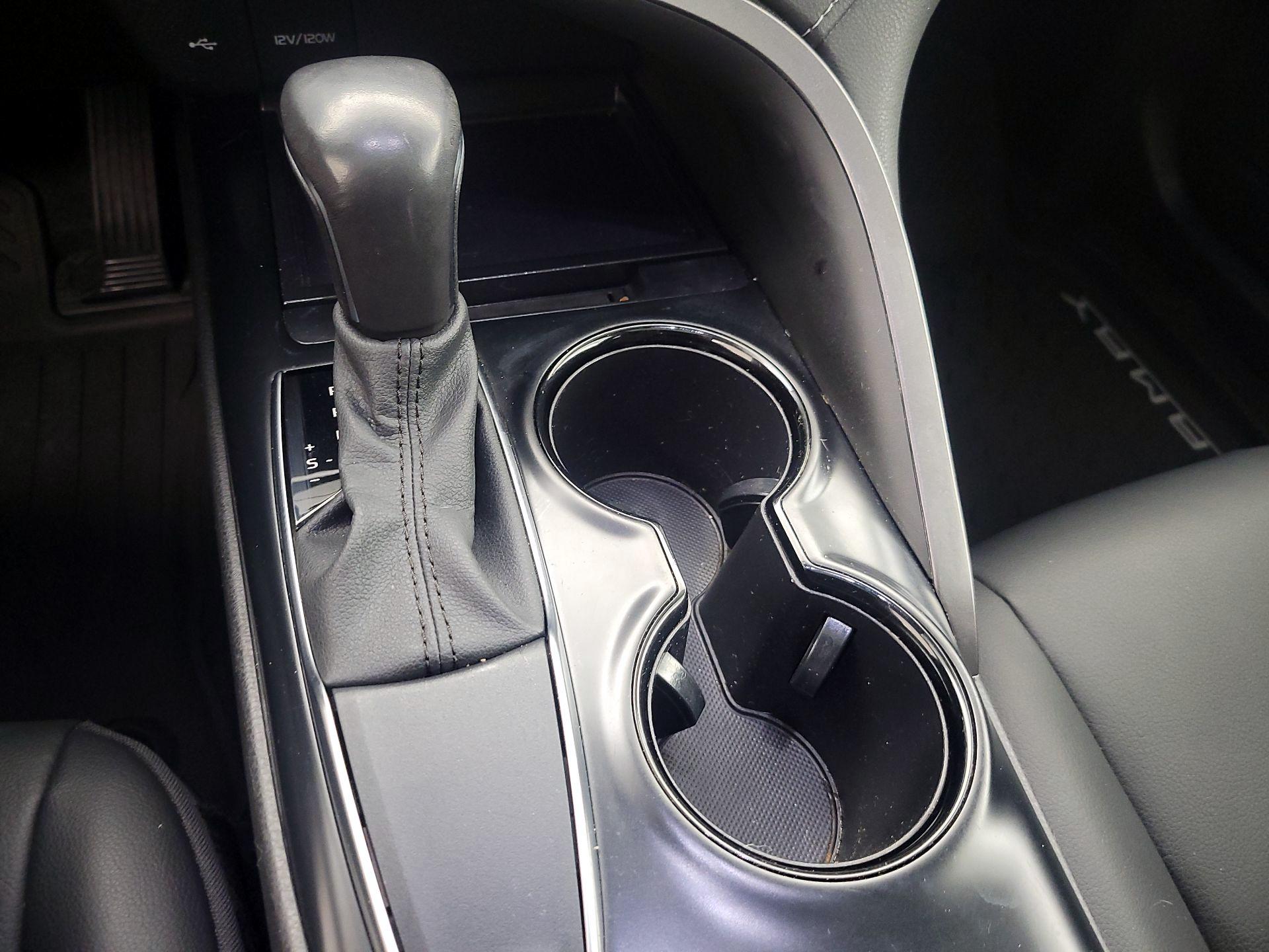 Thumbnail: 2020 Toyota Camry - 17