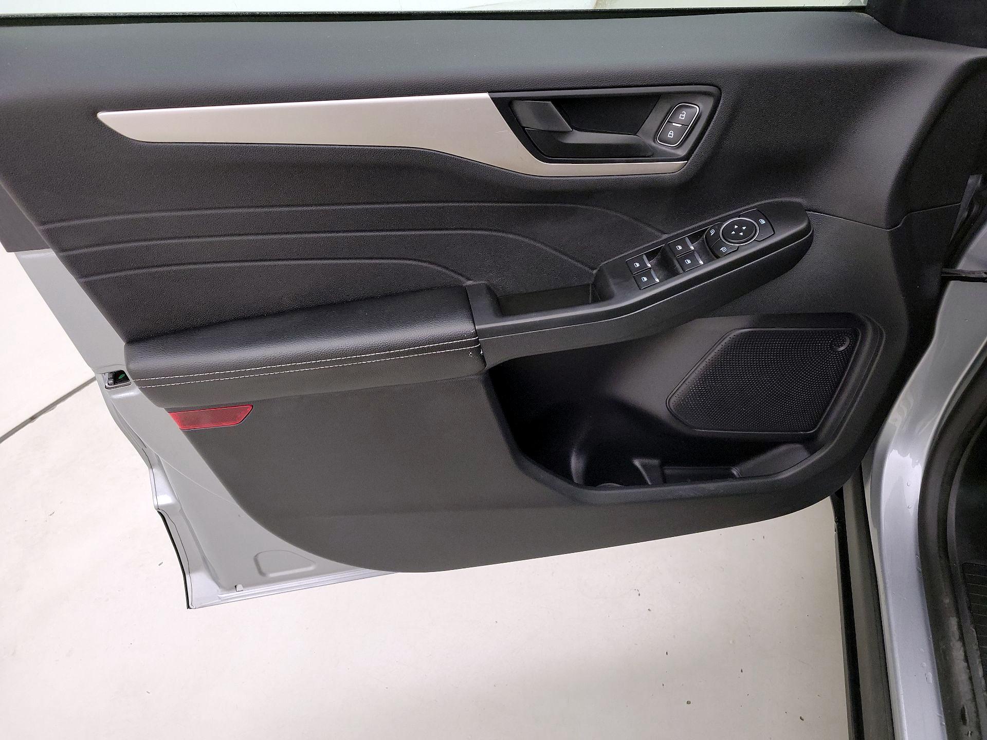 Thumbnail: 2022 Ford Escape - 12