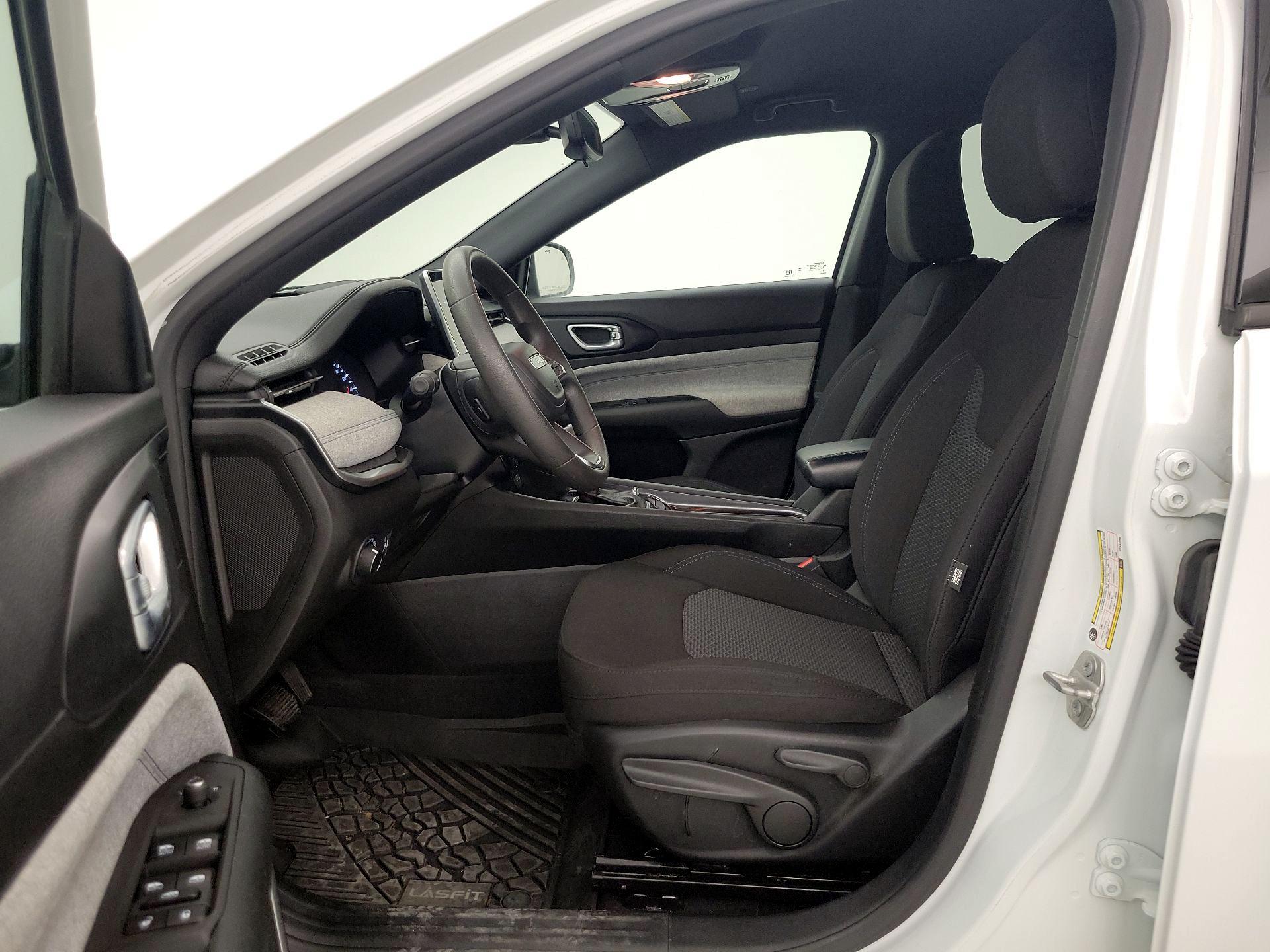 Thumbnail: 2023 Jeep Compass - 11