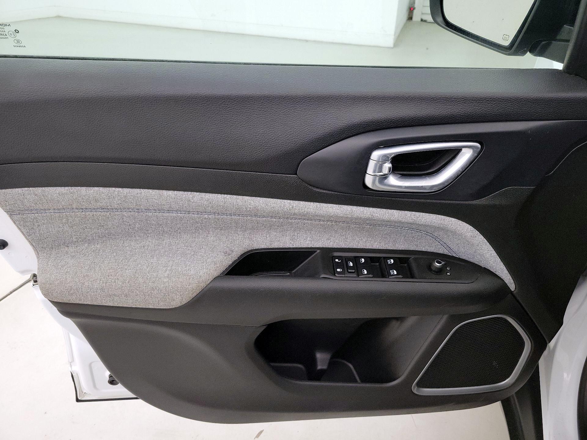 Thumbnail: 2023 Jeep Compass - 12