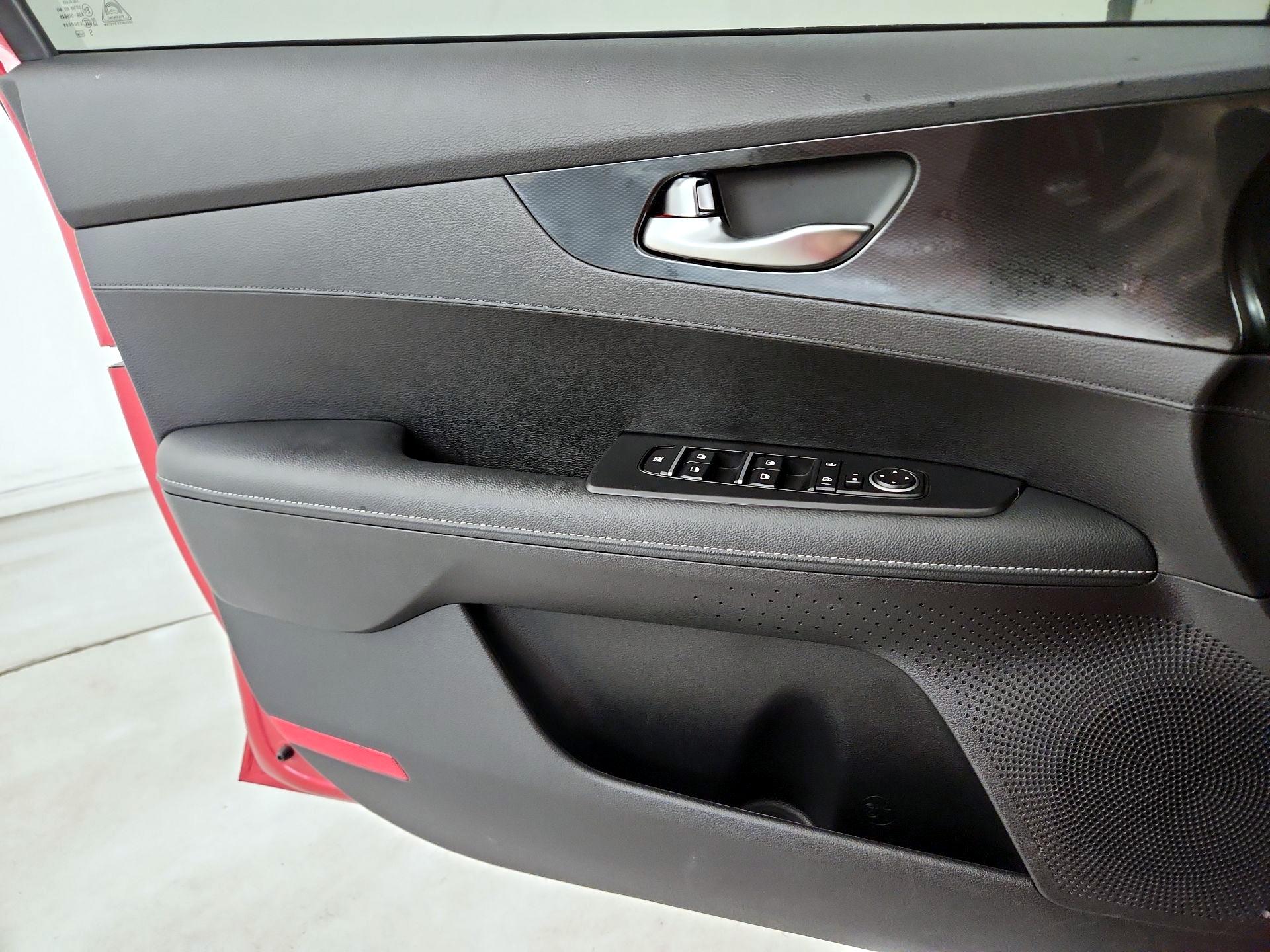 Thumbnail: 2024 Kia Forte - 12