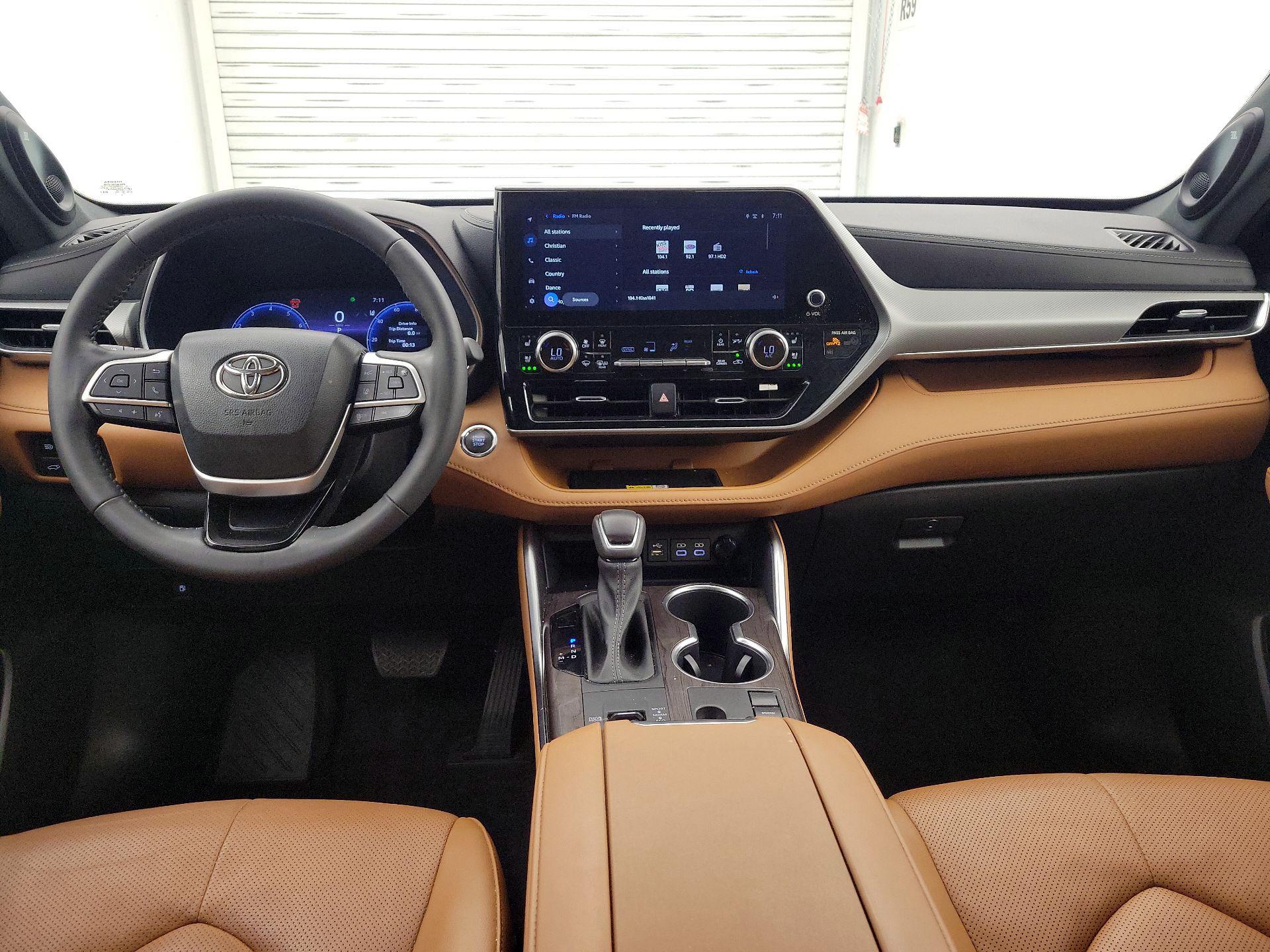 Thumbnail: 2023 Toyota Highlander - 9