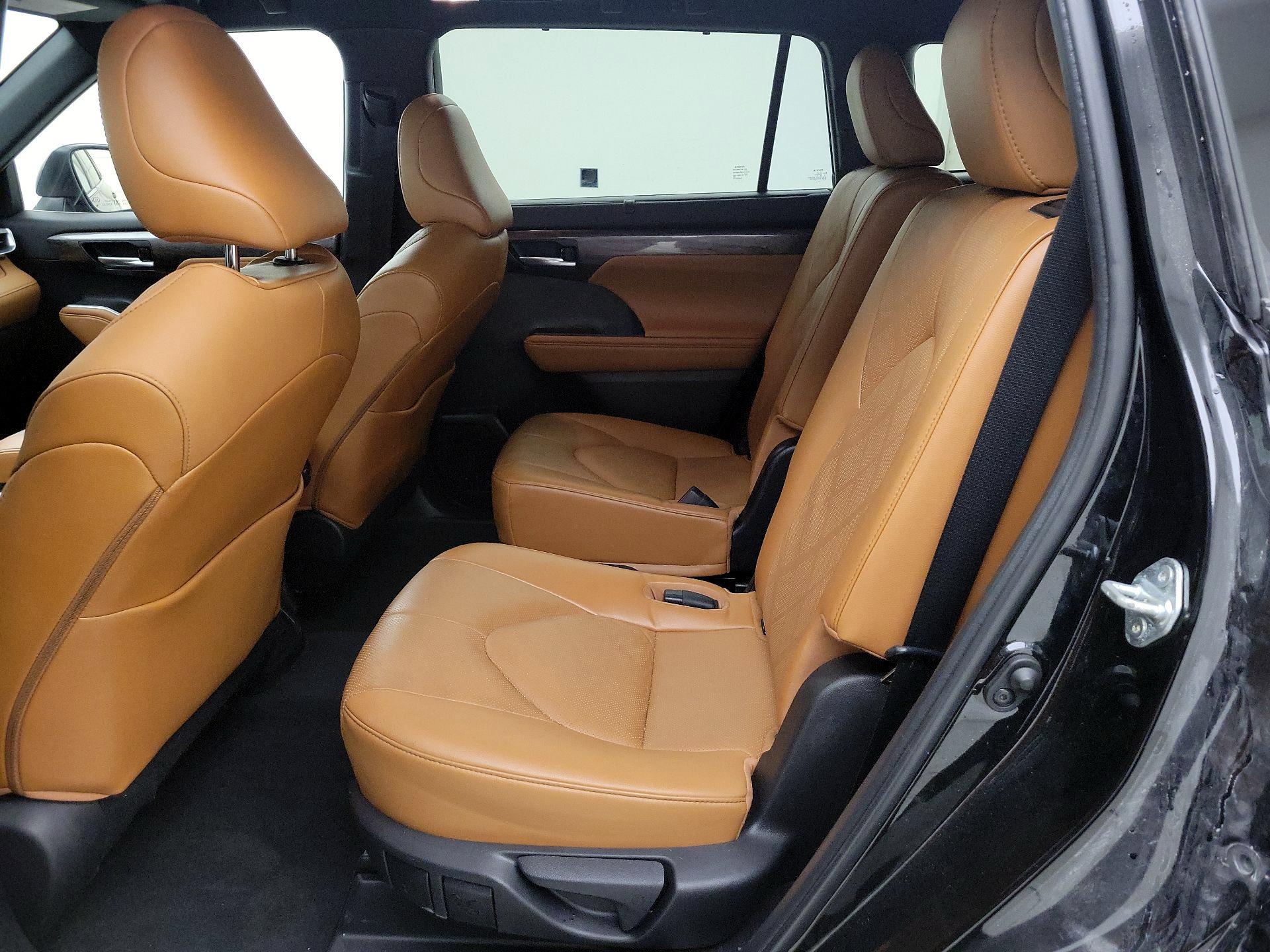 Thumbnail: 2023 Toyota Highlander - 20