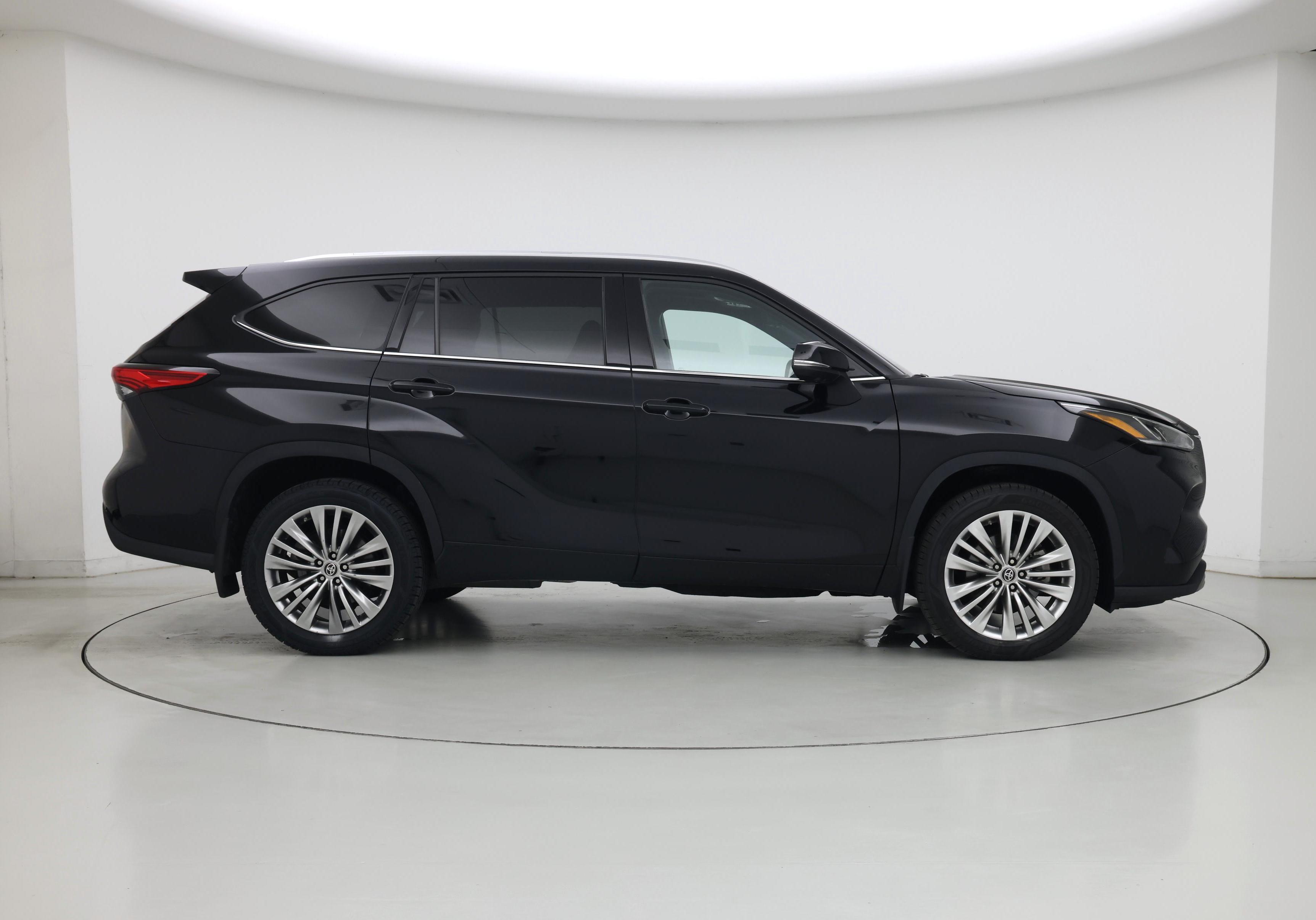 Thumbnail: 2023 Toyota Highlander - 7