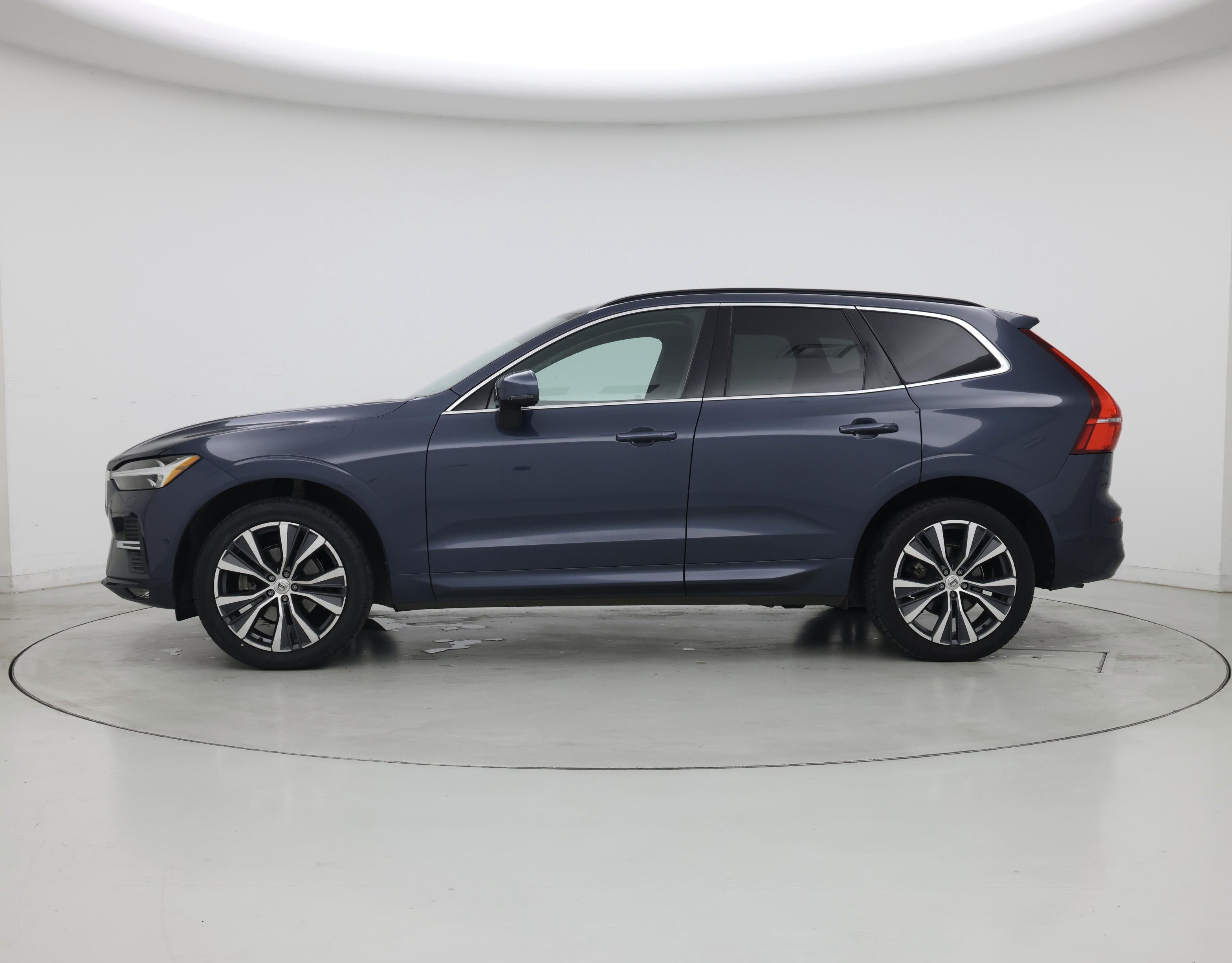 Thumbnail: 2022 Volvo XC60 - 3