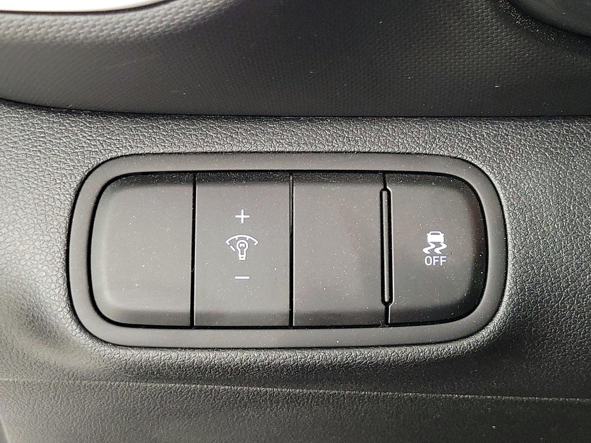 Thumbnail: 2023 Hyundai Venue - 13