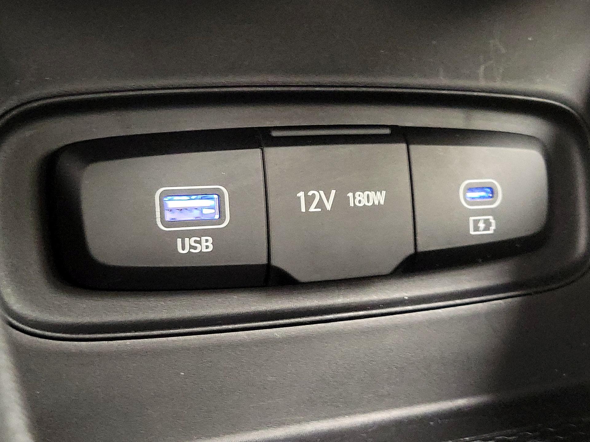 Thumbnail: 2023 Hyundai Venue - 18